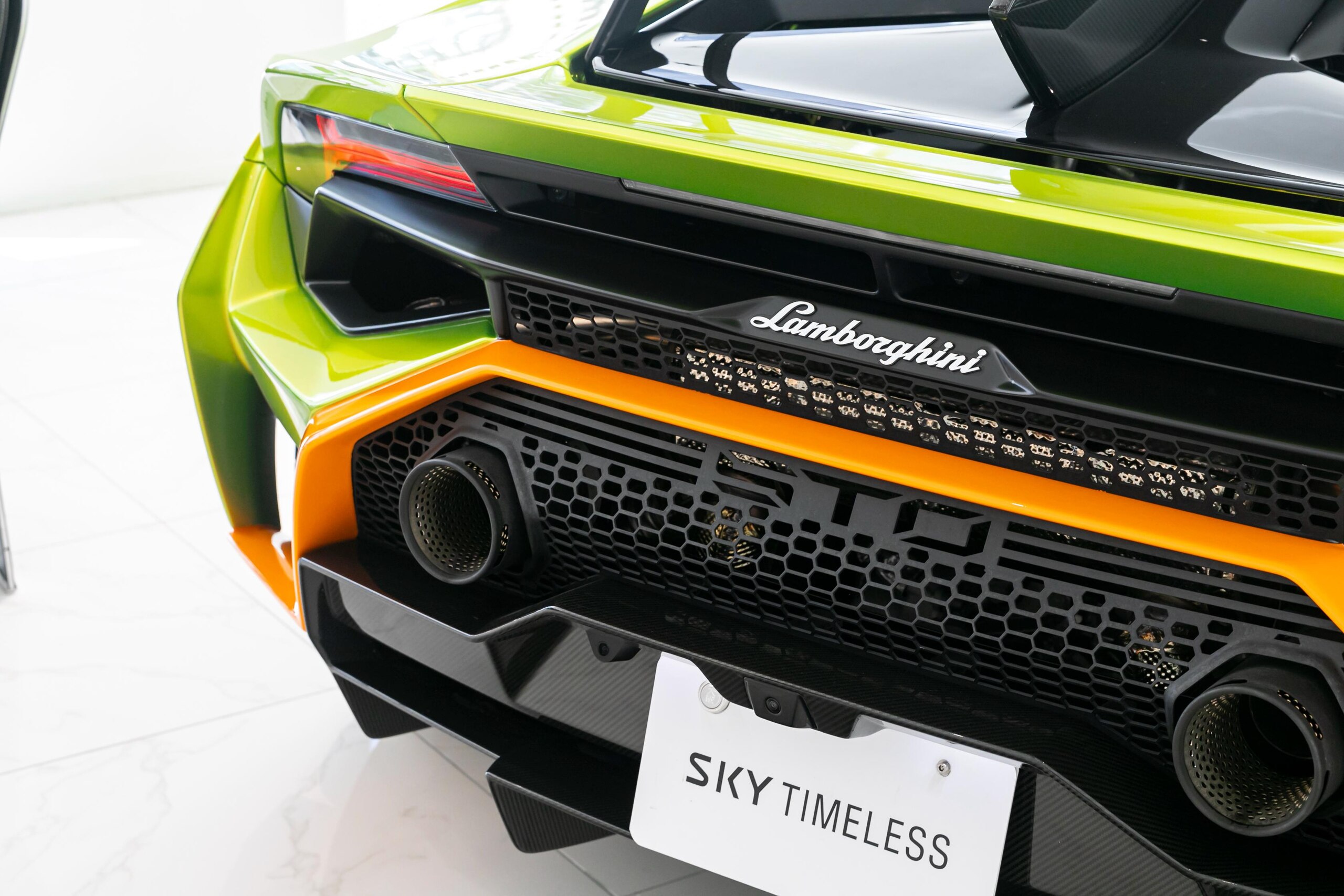 2023 Lamborghini Huracán STO — Photo 10 / 27