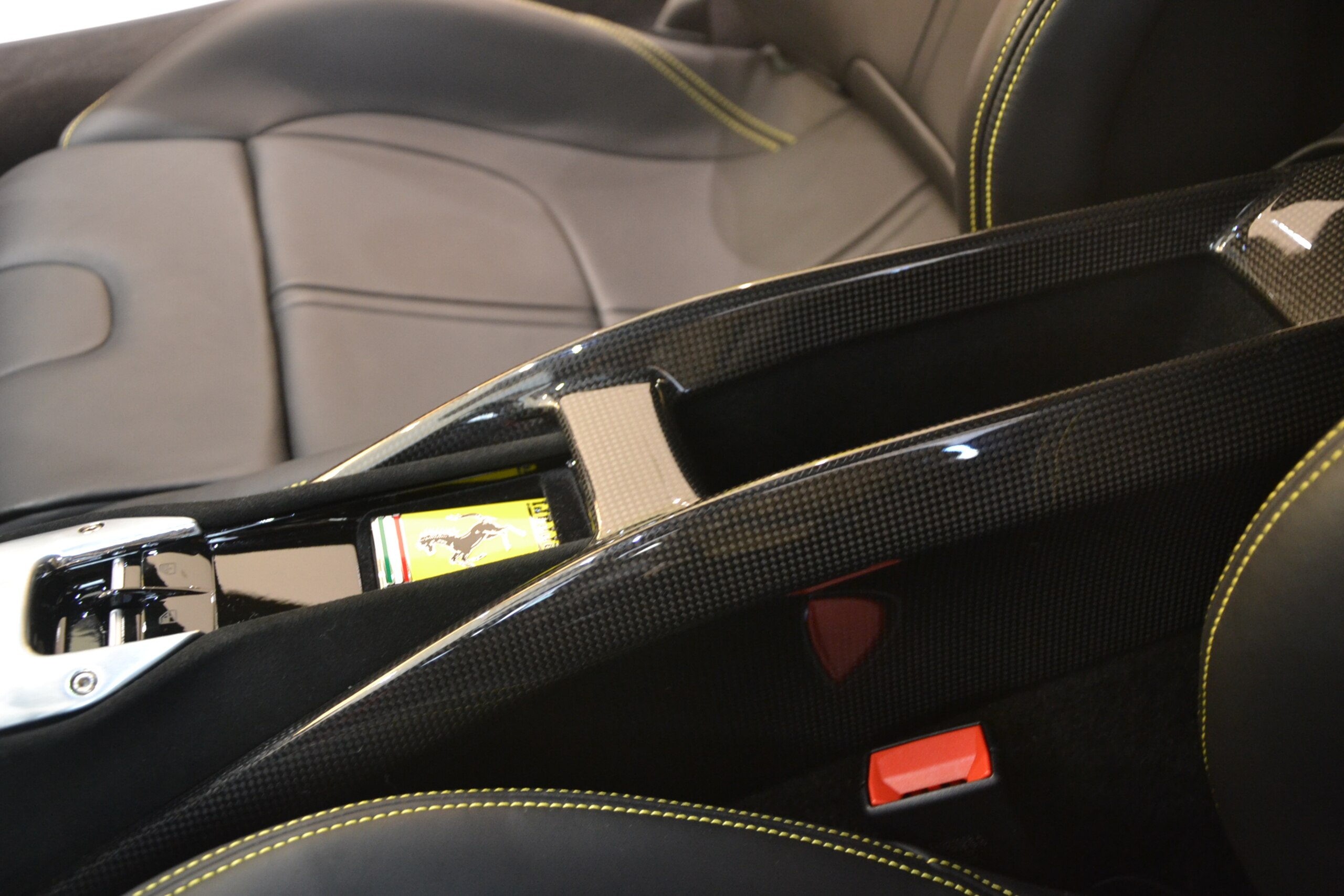 2021 Ferrari SF90 Stradale — Photo 13 / 19