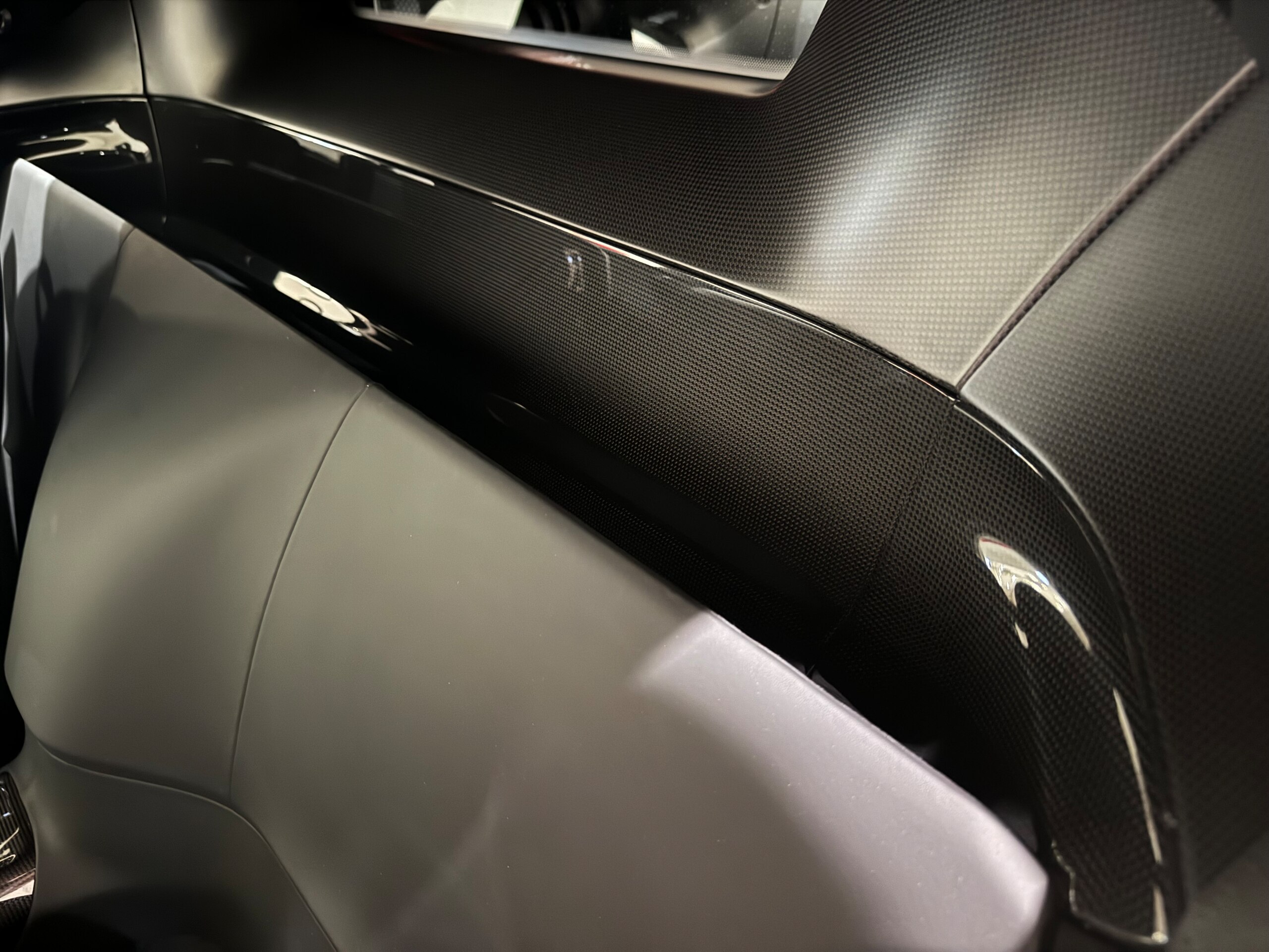 2021 Ferrari SF90 Stradale — Photo 25 / 29
