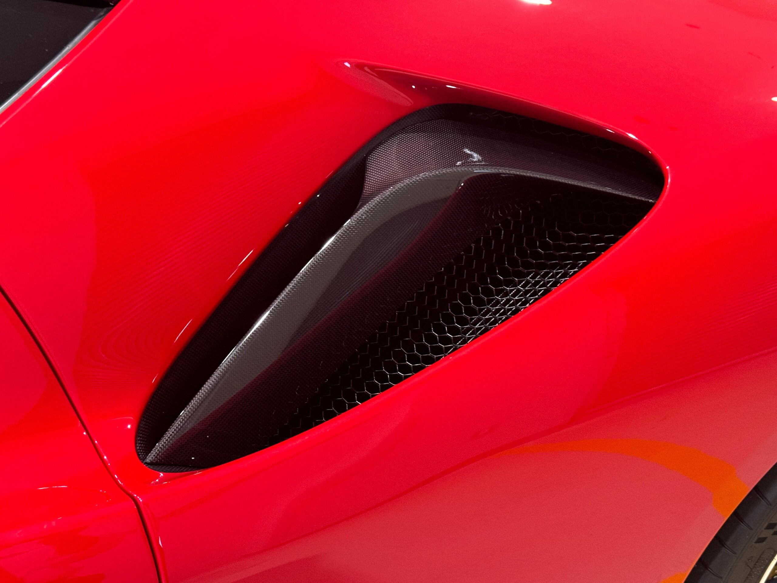 2021 Ferrari SF90 Stradale — Photo 10 / 29