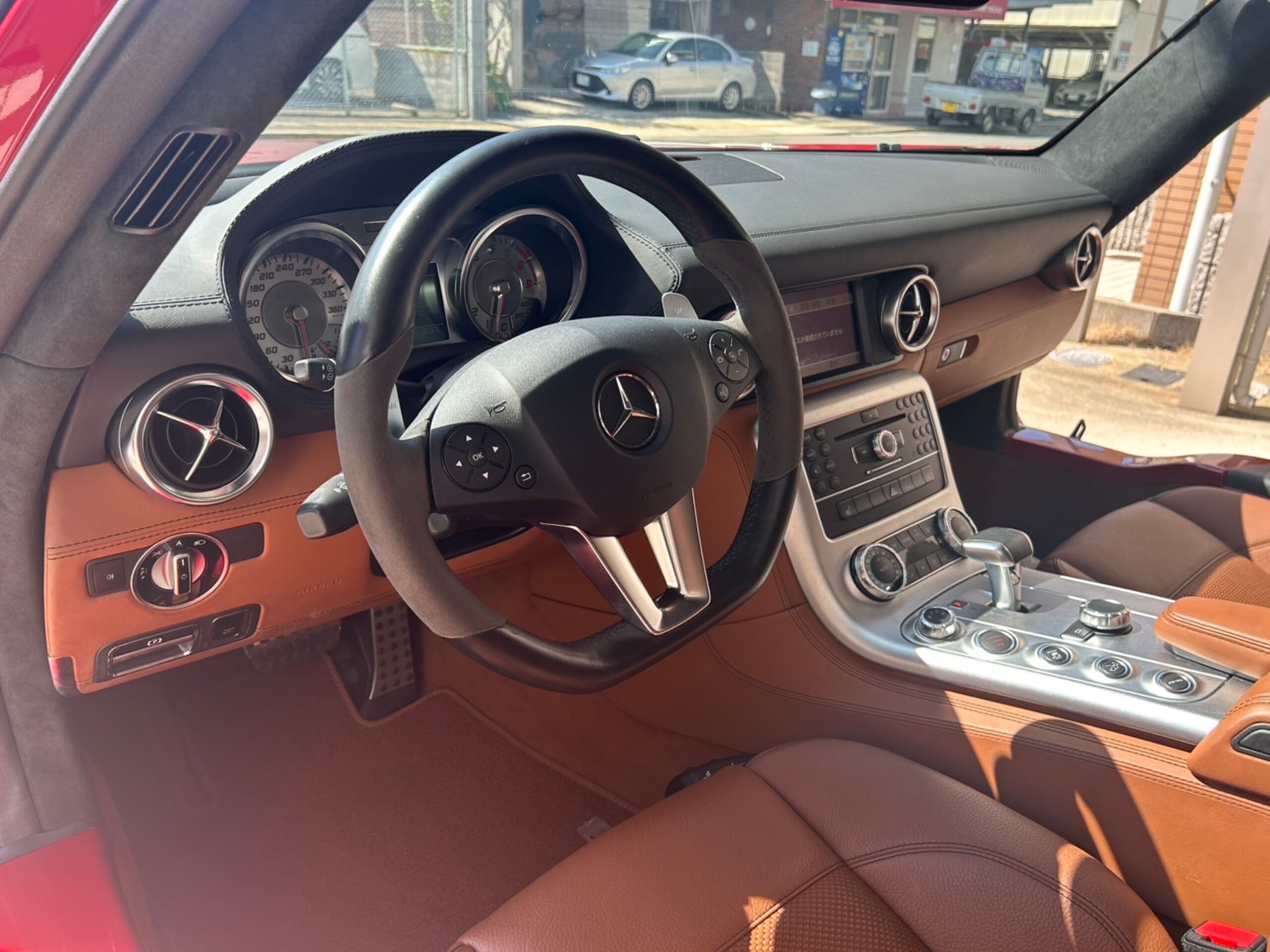 2010 Mercedes Benz SLS AMG — Photo 6 / 13