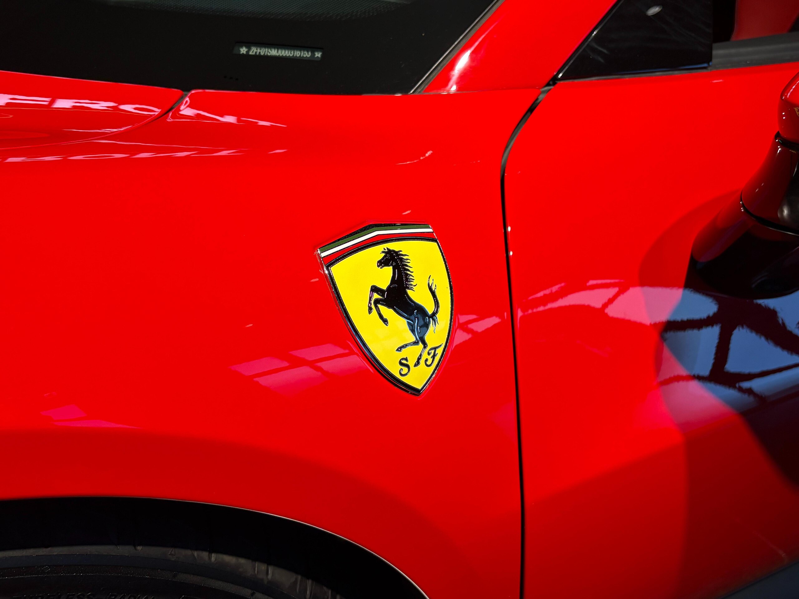 2025 Ferrari 296GTS — Photo 16 / 19