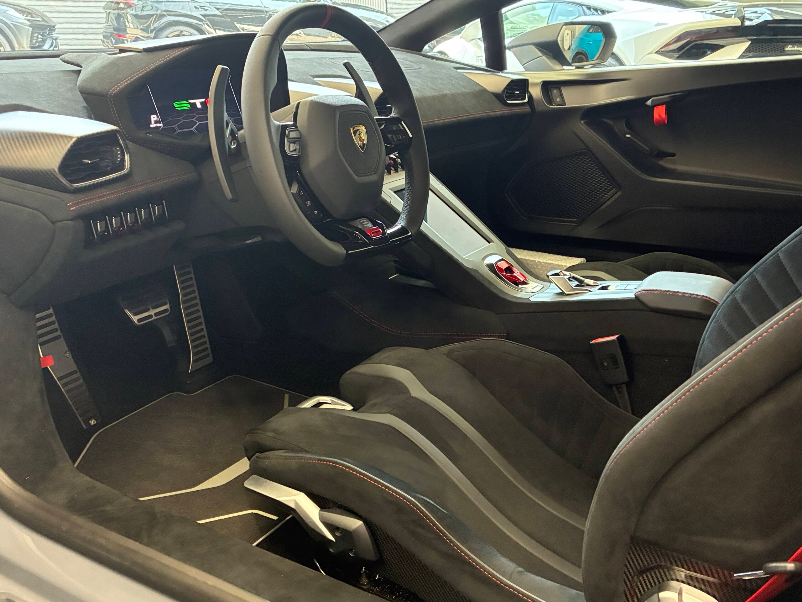 2022 Lamborghini Huracán STO — Photo 7 / 18