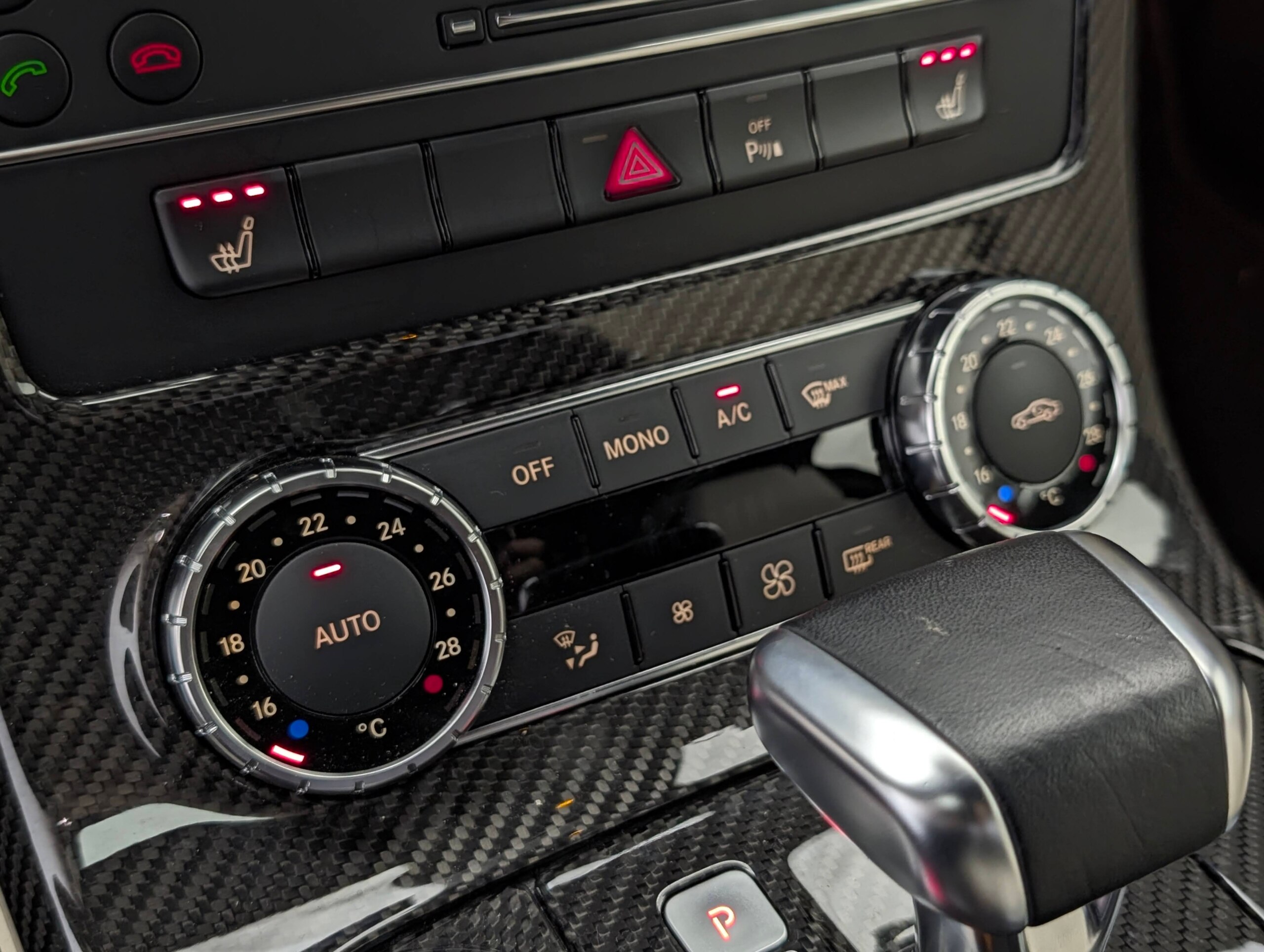 2010 Mercedes Benz SLS AMG — Photo 13 / 19