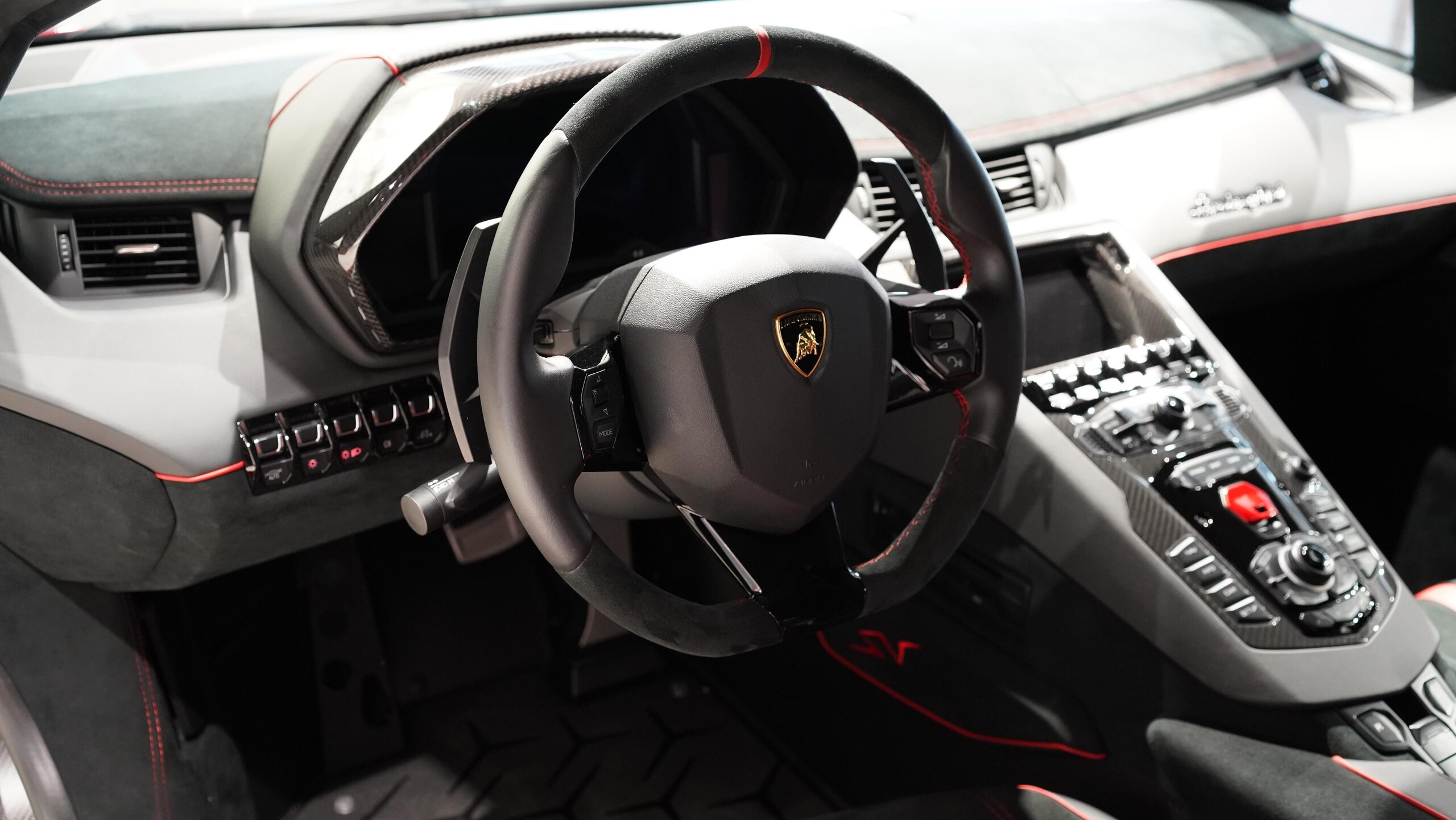 2016 Lamborghini Aventador SV — Photo 6 / 17
