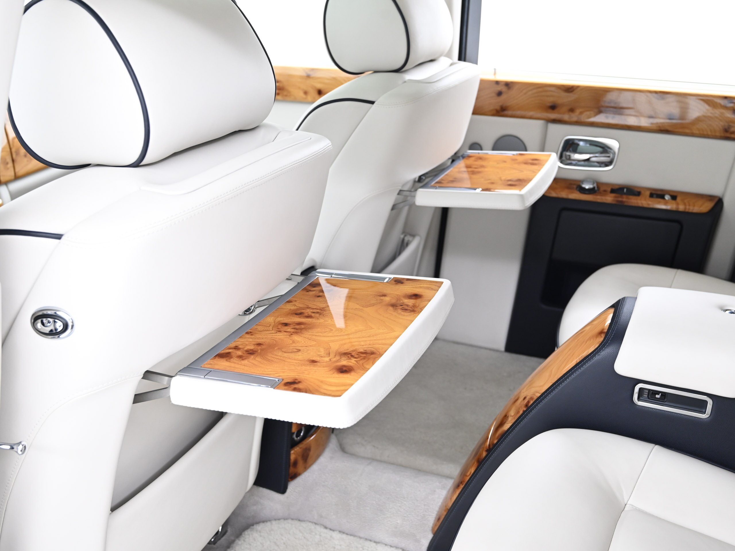 2015 Rolls-Royce Phantom — Photo 21 / 27