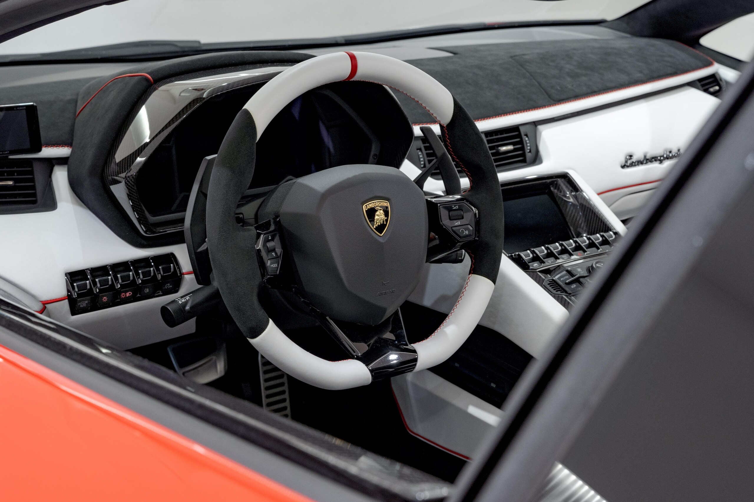 2021 Lamborghini Aventador SVJ Roadster — Photo 9 / 35
