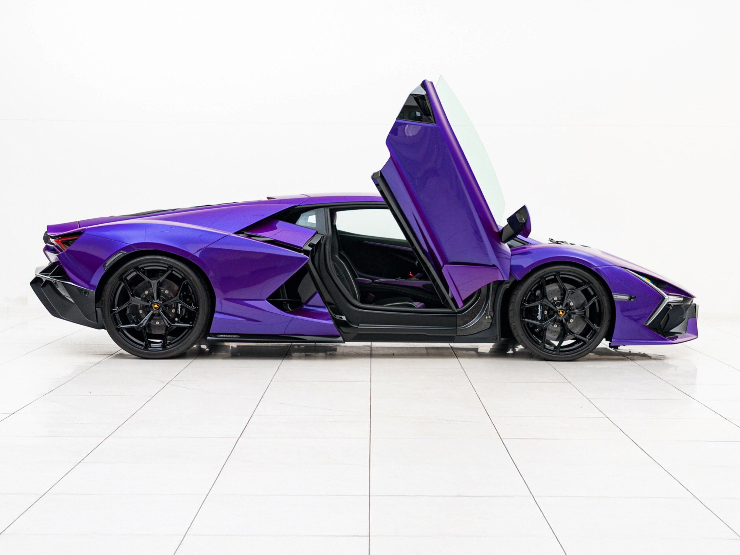 2024 Lamborghini Revuelto — Photo 7 / 23