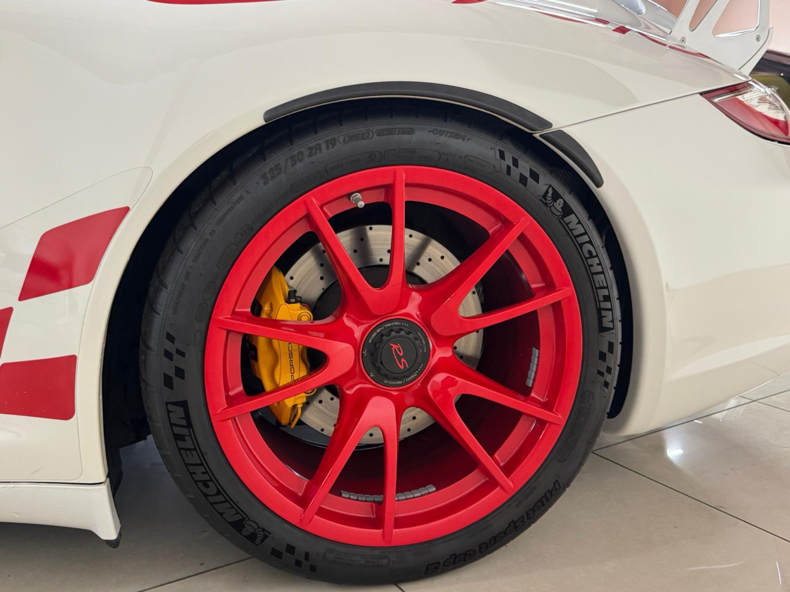 2011 Porsche 911 GT3 RS — Photo 35 / 40