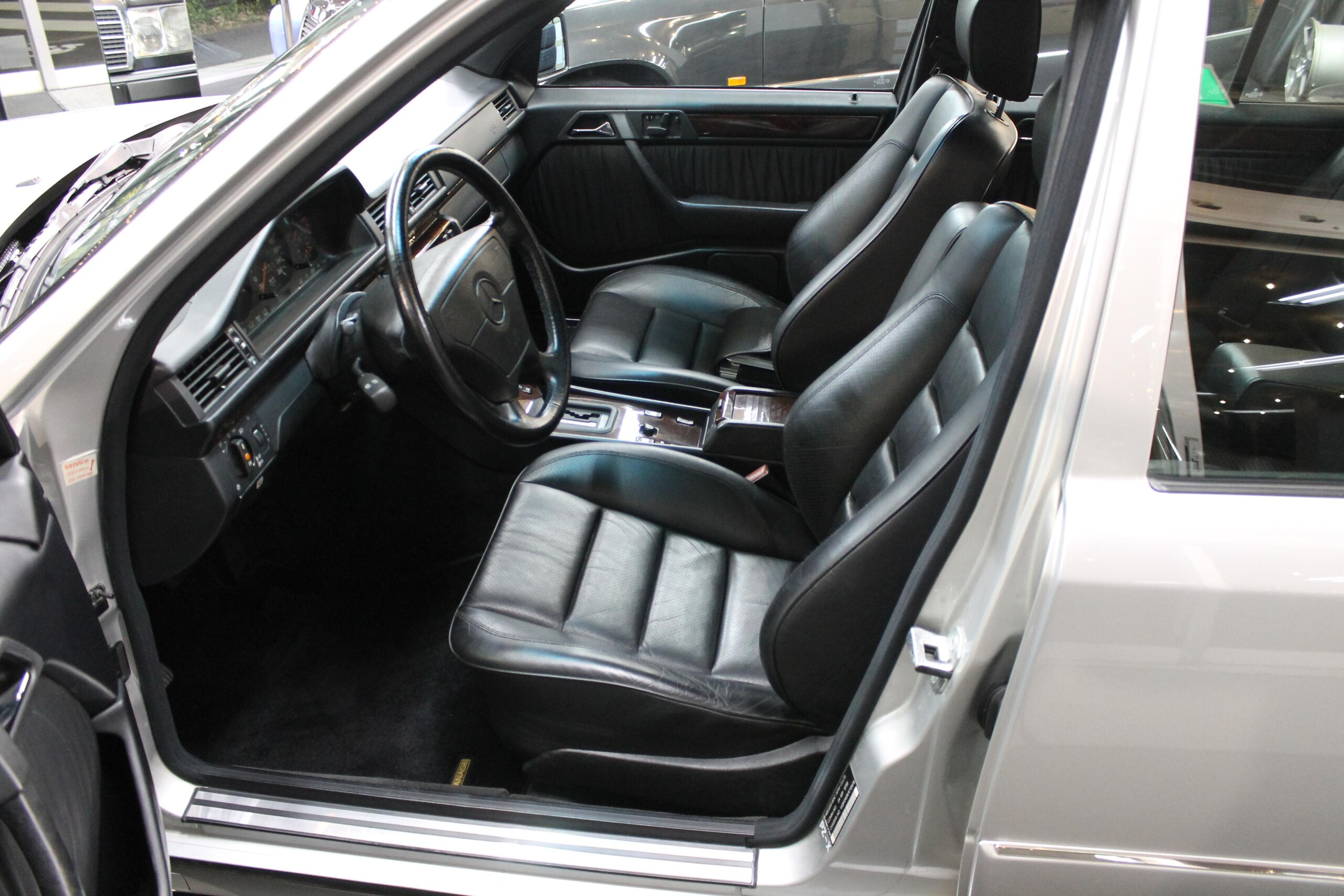 1994 Mercedes Benz E500 — Photo 8 / 14