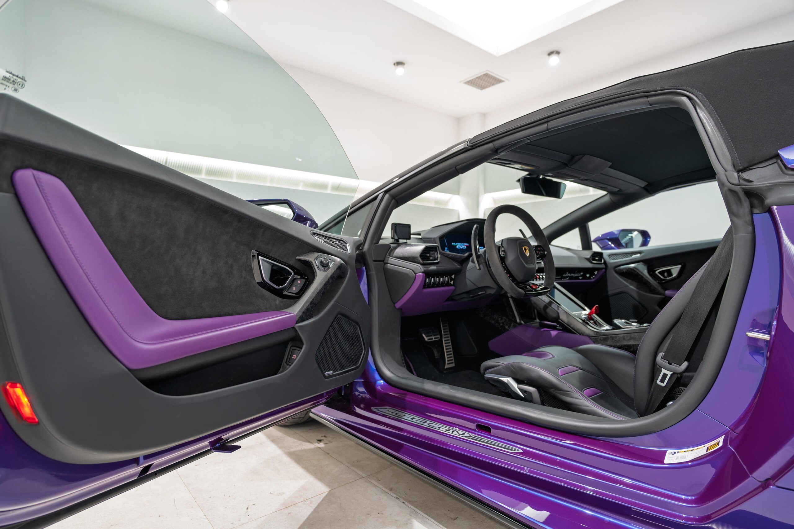 2021 Lamborghini Huracán EVO Spyder — Photo 6 / 33