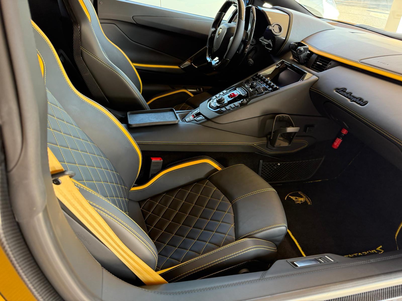 2017 Lamborghini Aventador S — Photo 7 / 10