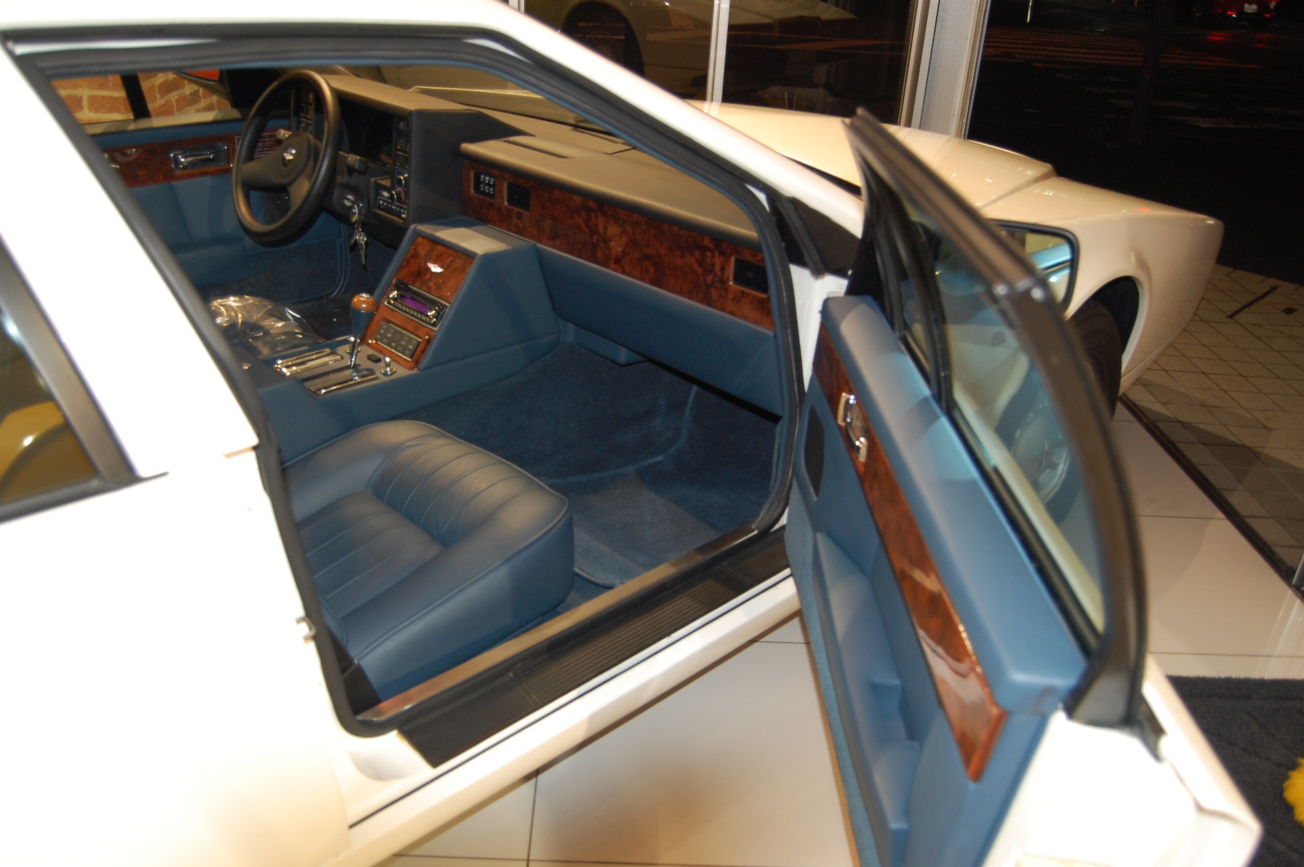 1988 Aston Martin Lagonda — Photo 8 / 11