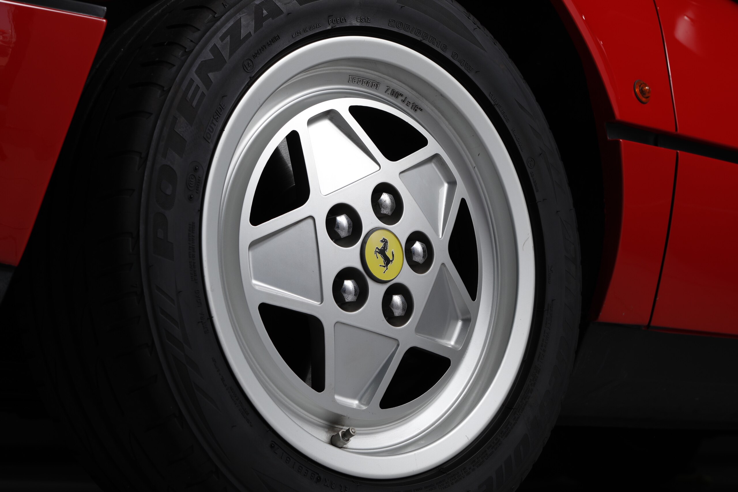 1989 Ferrari 208 GTB Turbo — Photo 22 / 25
