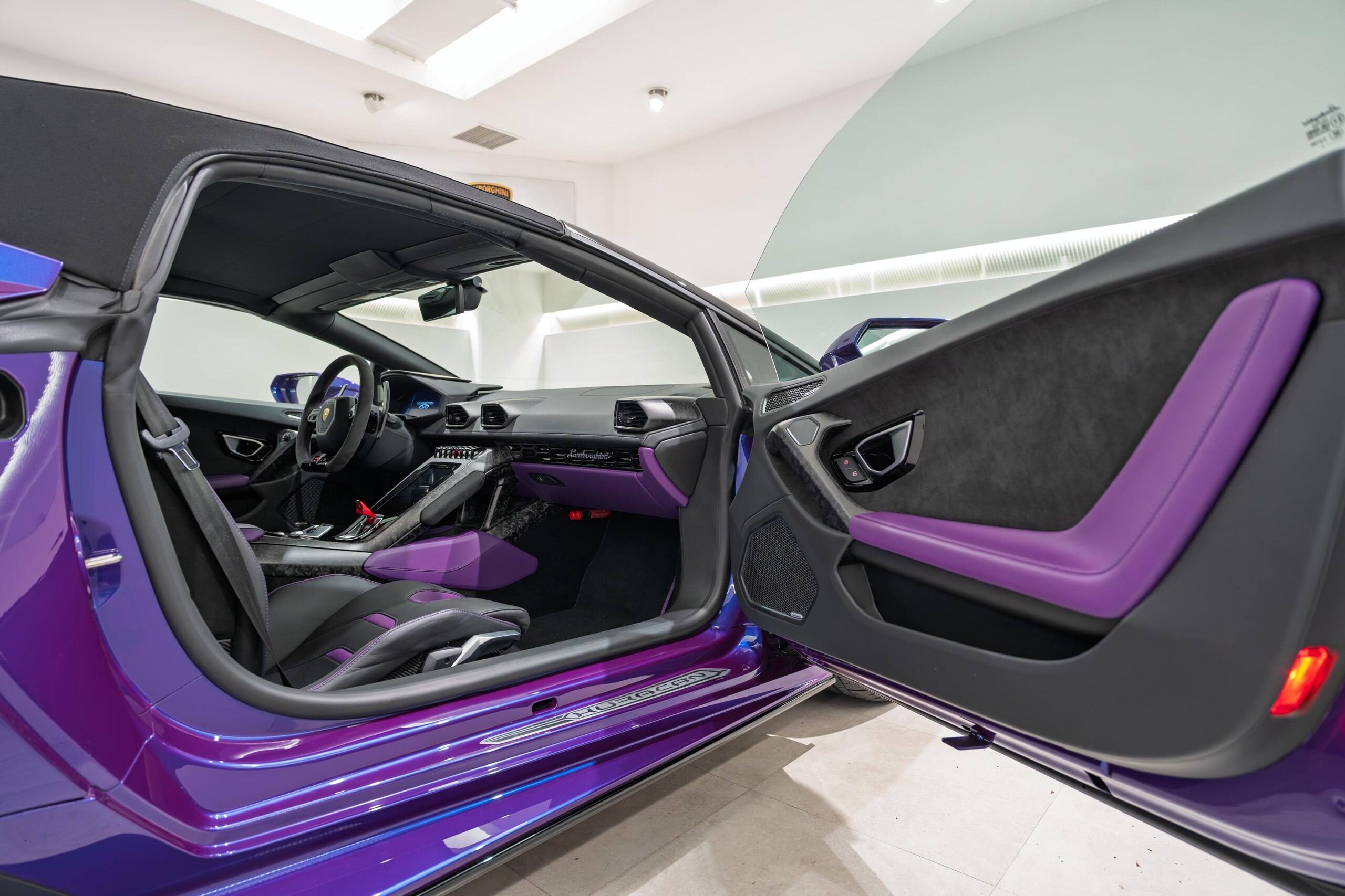 2021 Lamborghini Huracán EVO Spyder — Photo 26 / 33