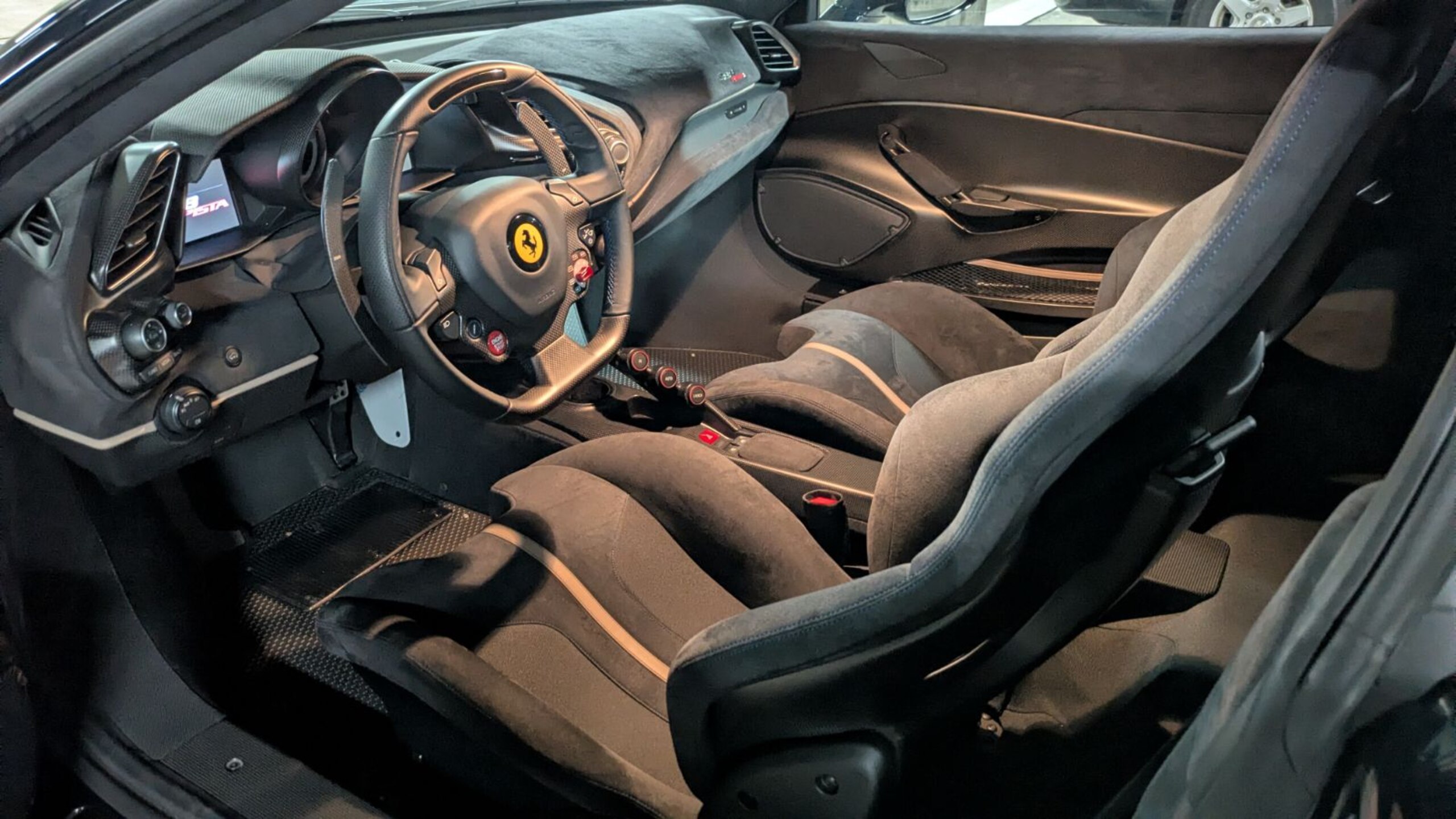 2019 Ferrari 488 Pista — Photo 8 / 24