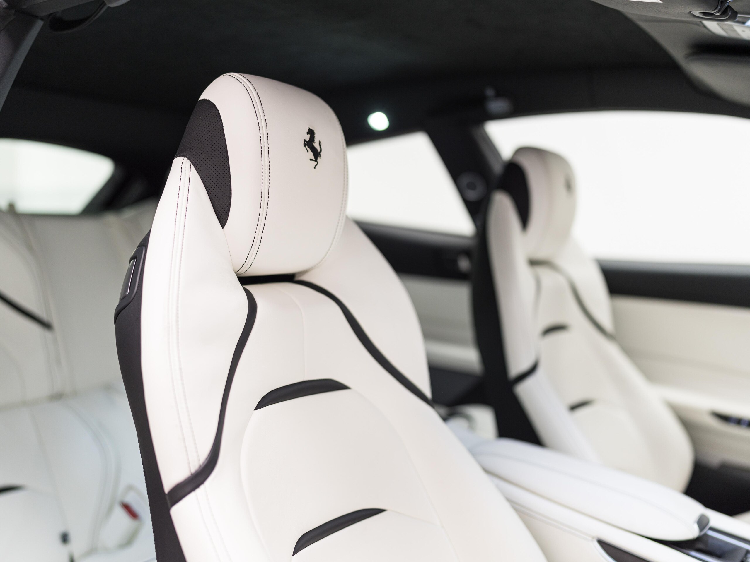 2020 Ferrari GTC4Lusso — Photo 23 / 29