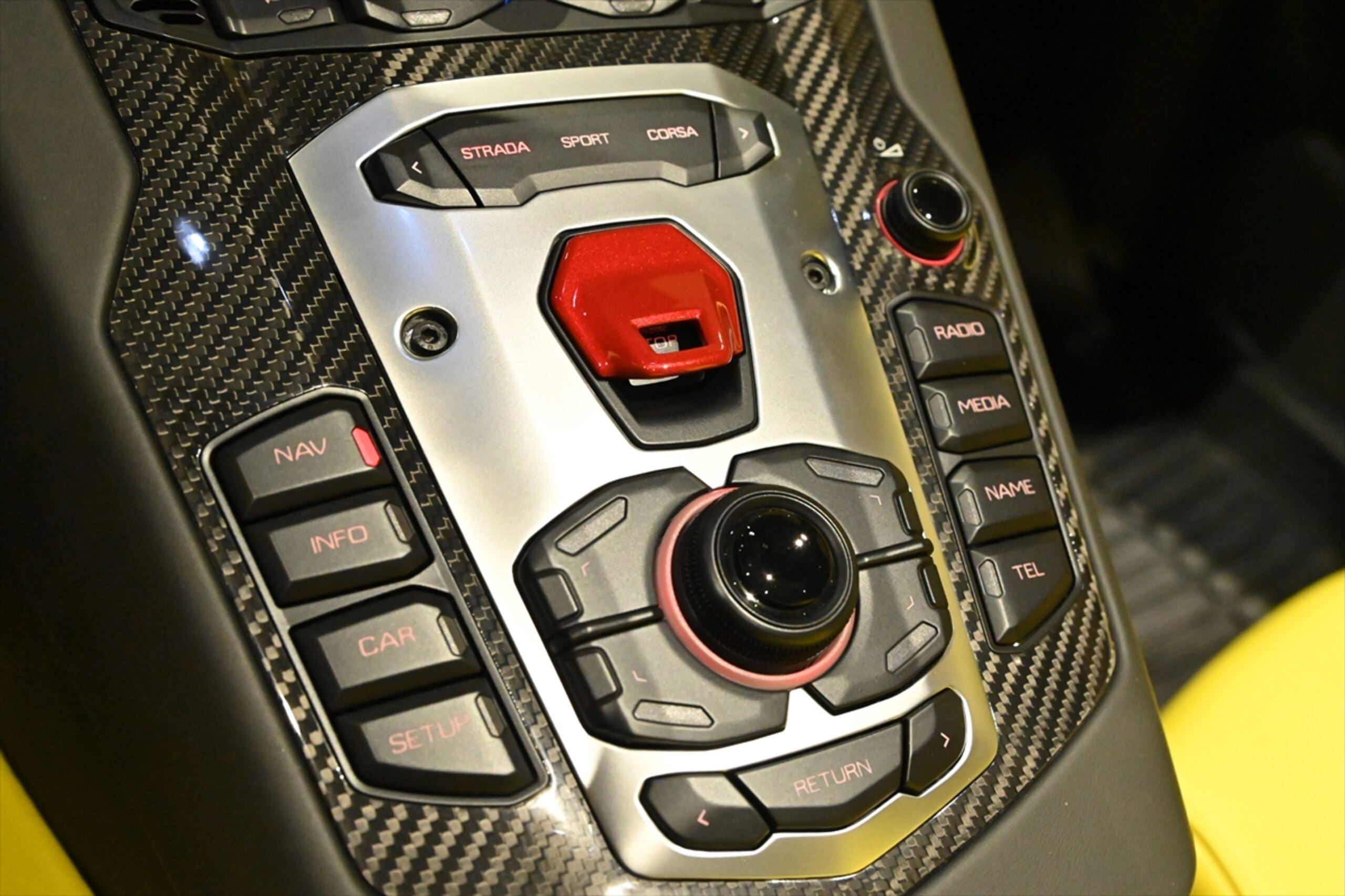 2014 Lamborghini Aventador Roadster LP720-4 — Photo 13 / 22