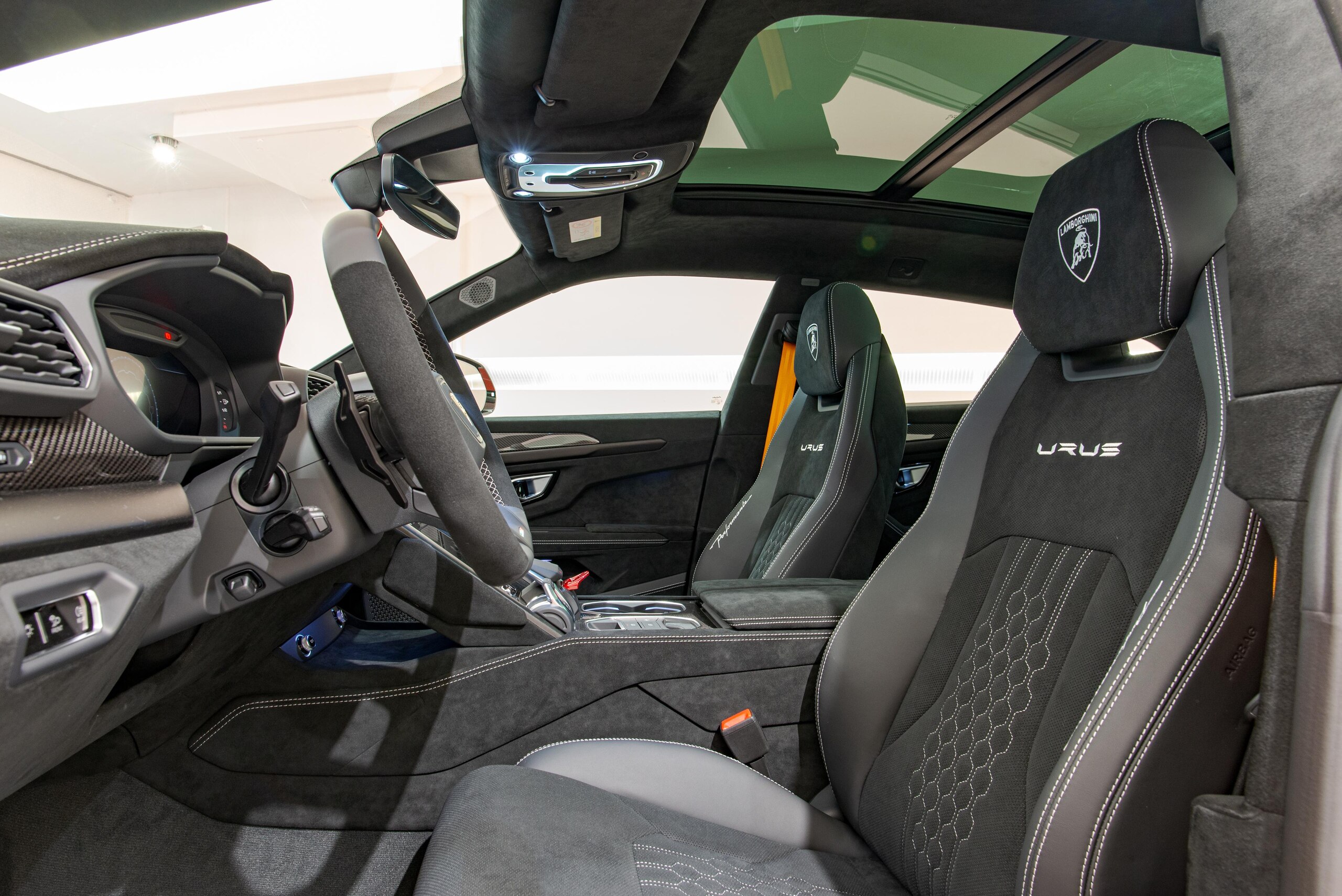2025 Lamborghini Urus Performante — Photo 9 / 22