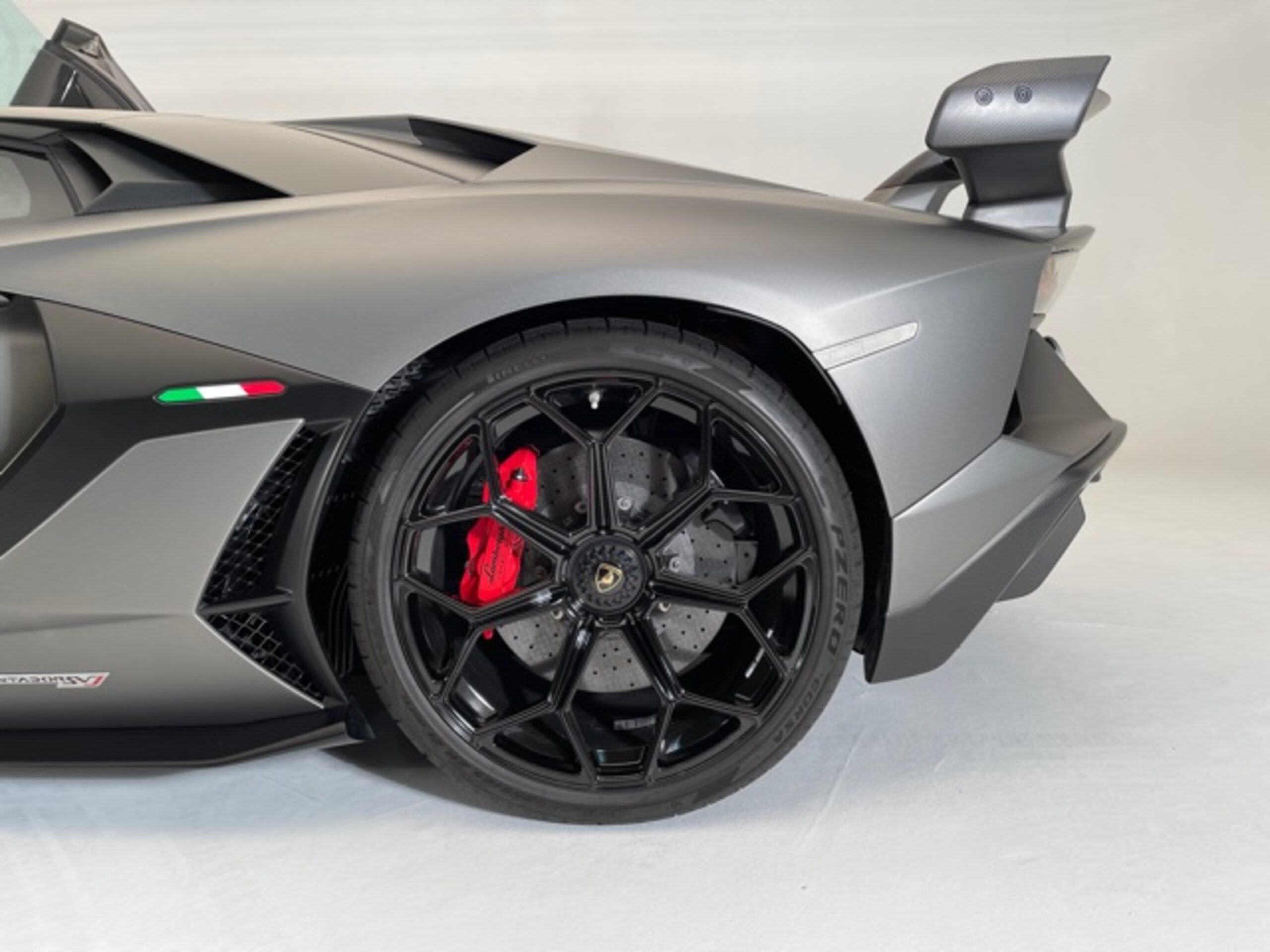 2019 Lamborghini Aventador SVJ — Photo 9 / 15