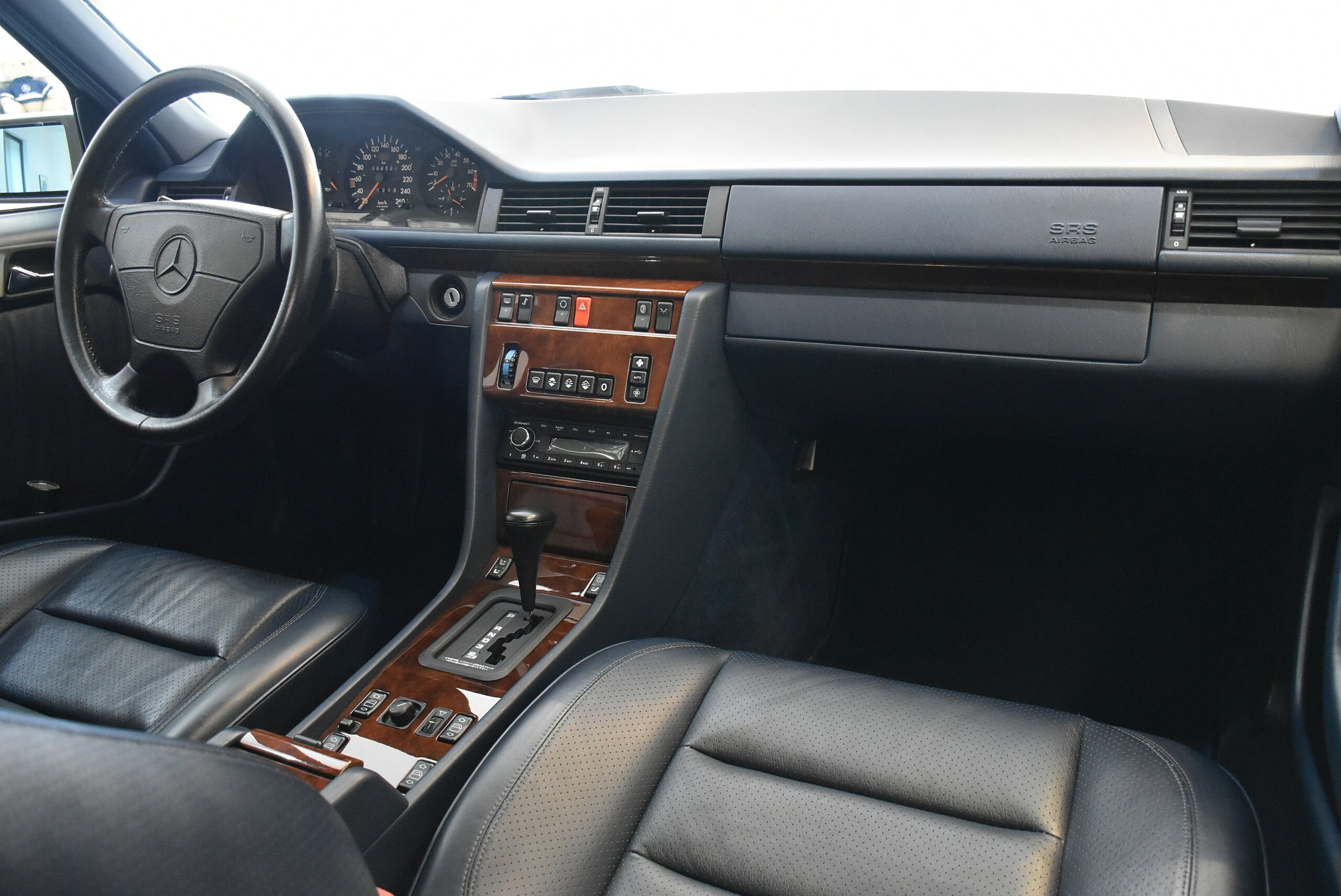 1992 Mercedes Benz 500E — Photo 9 / 16