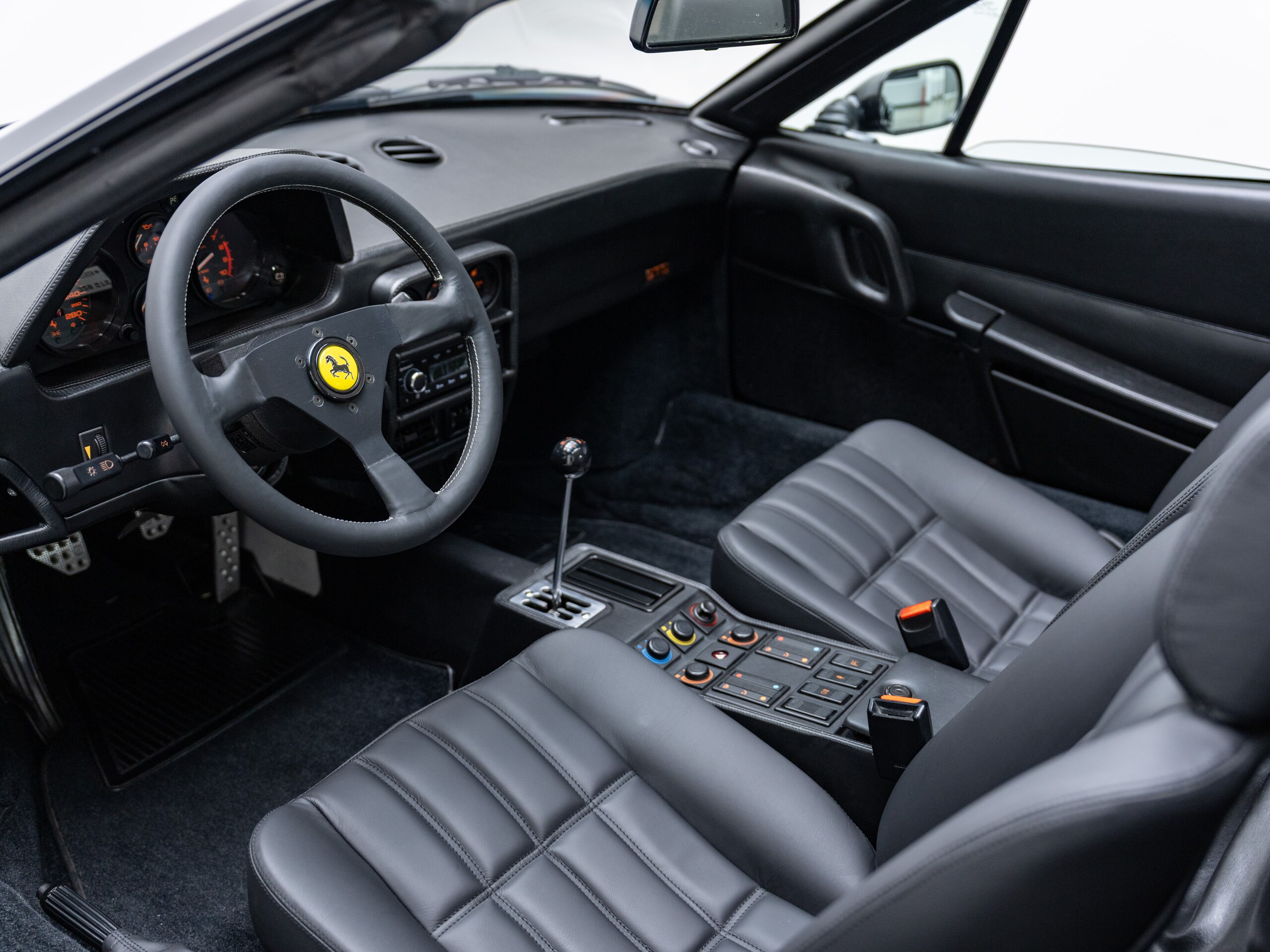 1989 Ferrari 328GTS — Photo 9 / 20