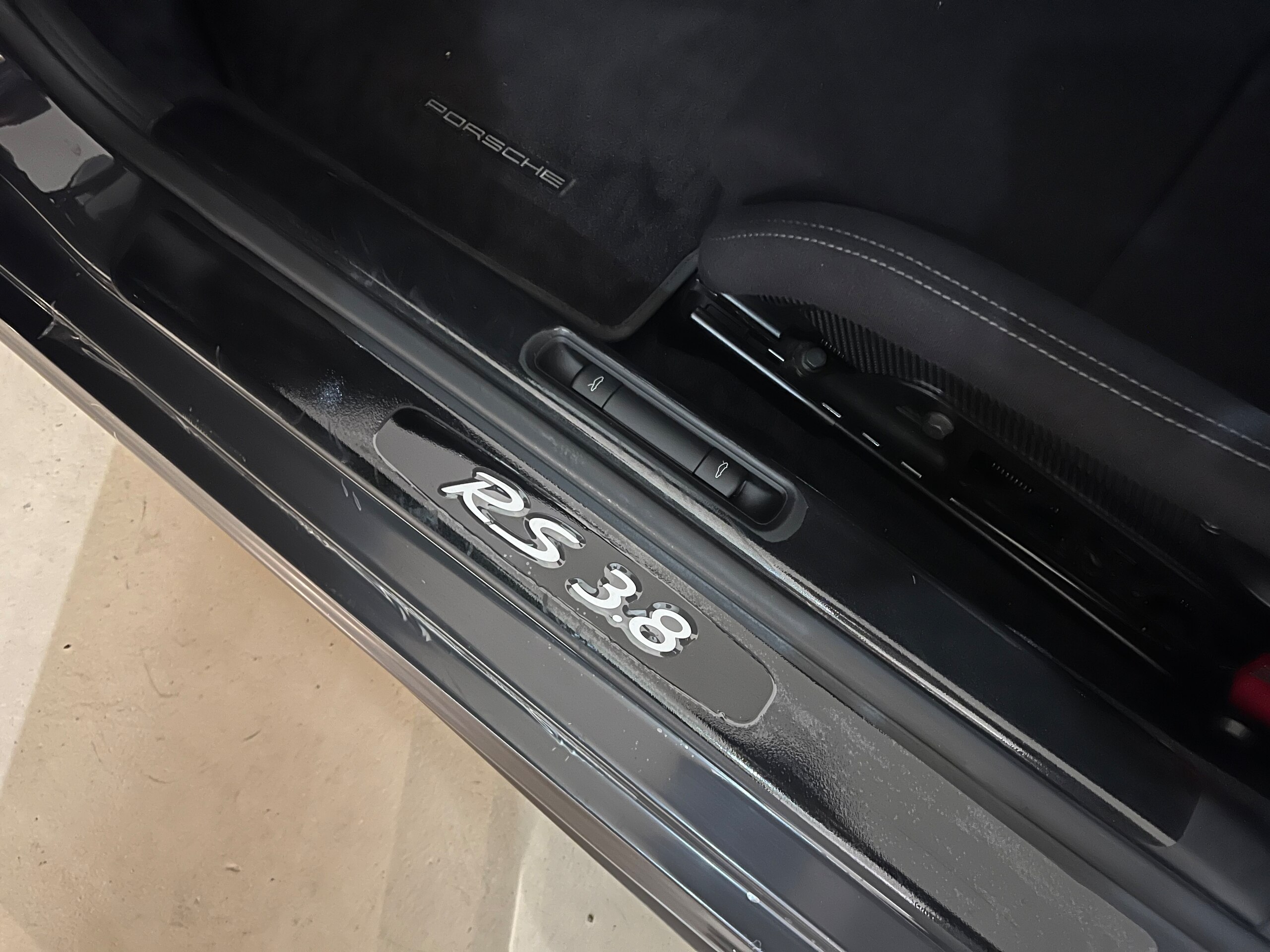 2010 Porsche 911 GT3 RS — Photo 11 / 35