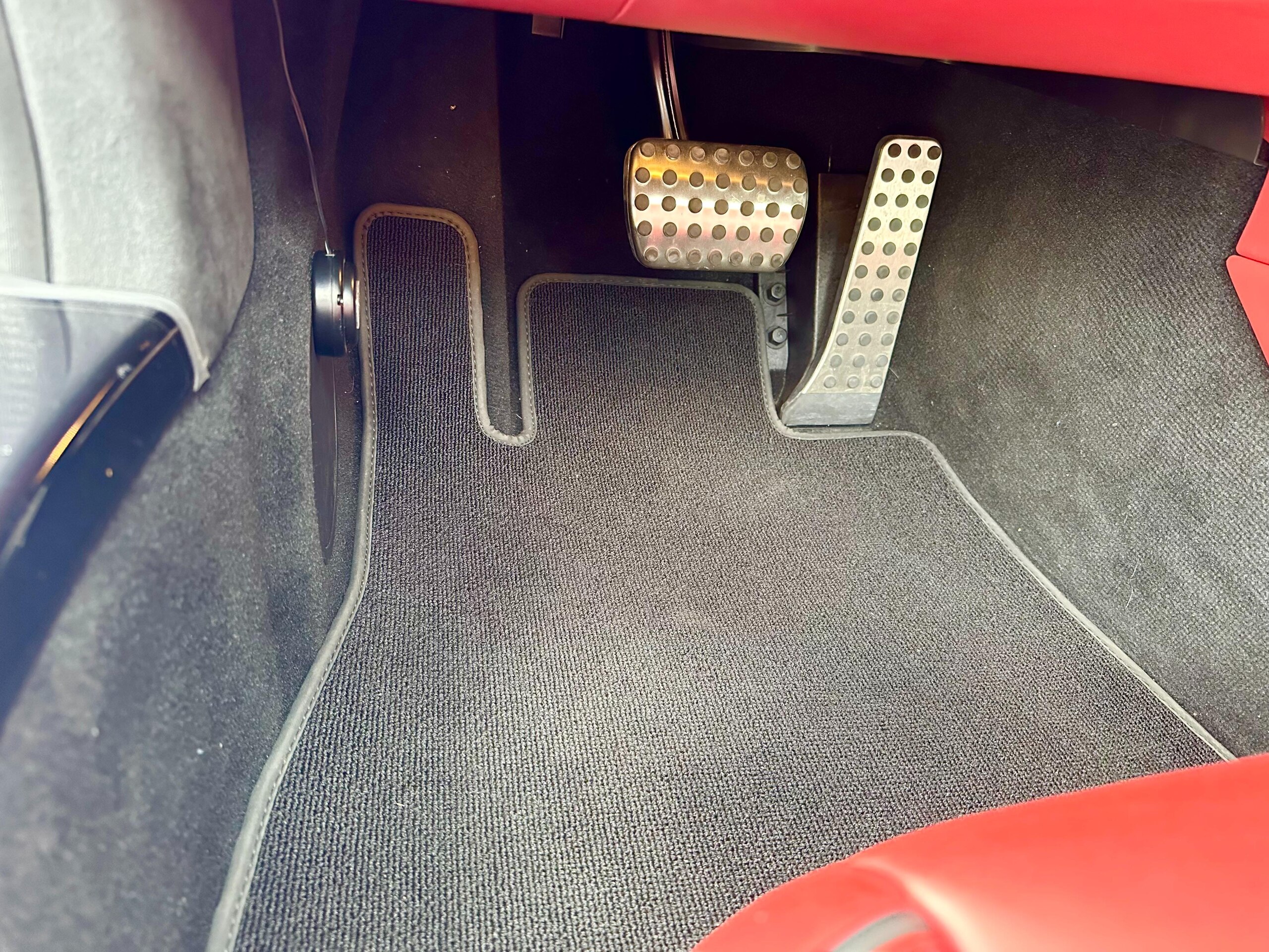 2010 Mercedes Benz SLS AMG — Photo 18 / 25