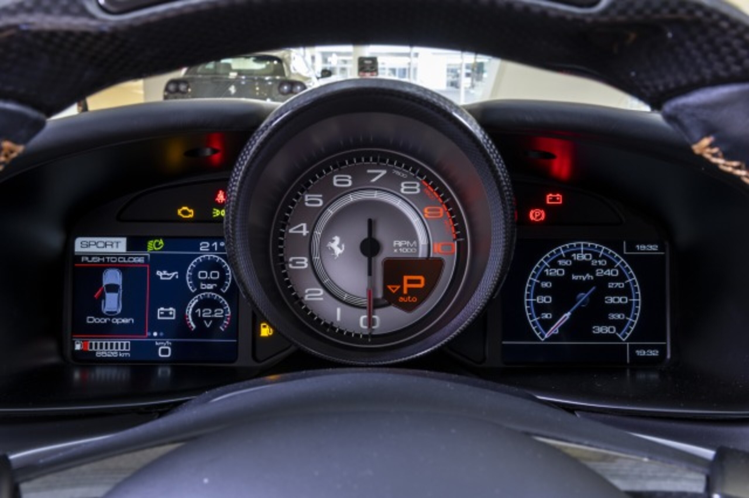 2020 Ferrari GTC4Lusso — Photo 12 / 21