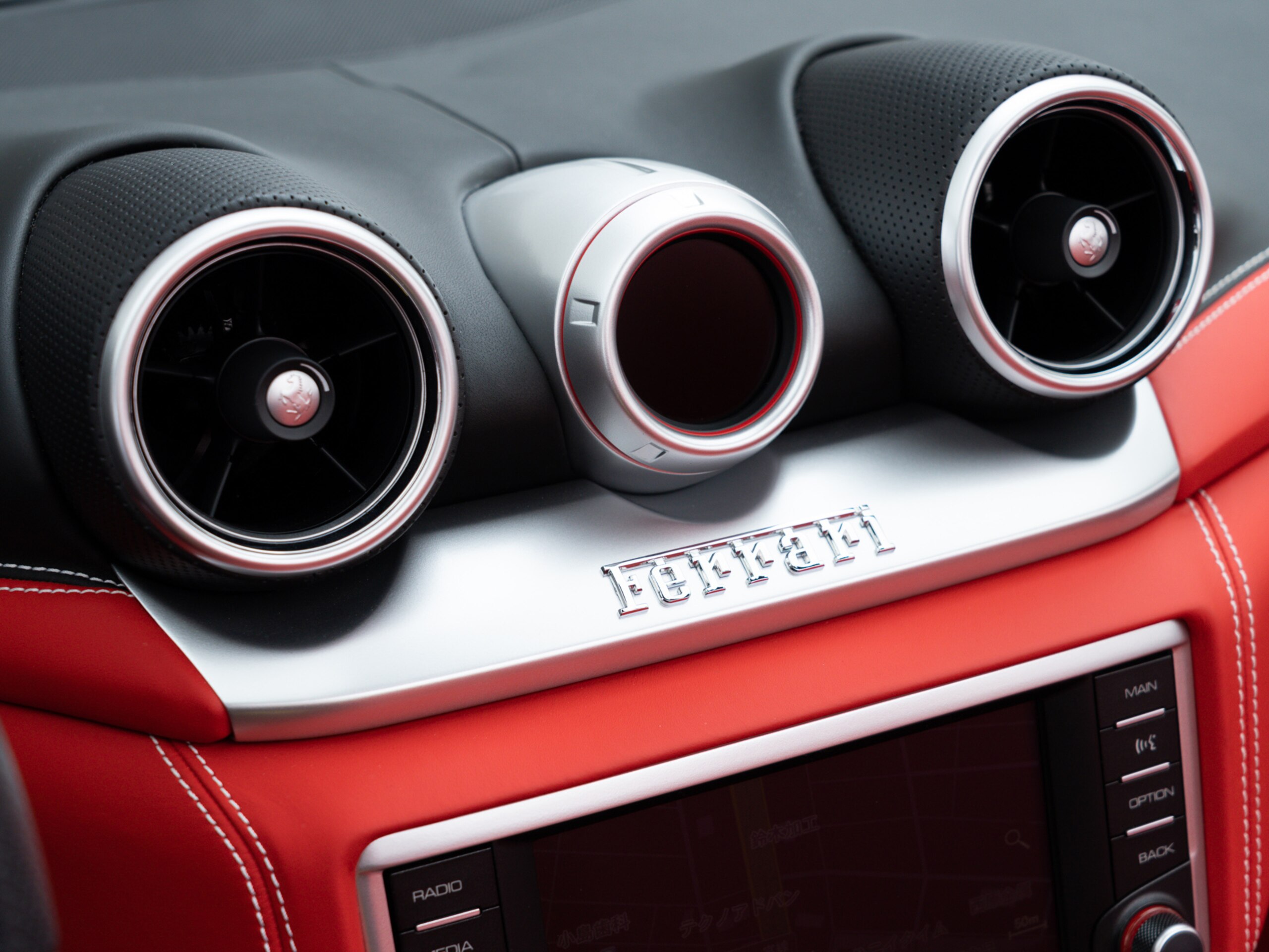 2015 Ferrari California T — Photo 10 / 20