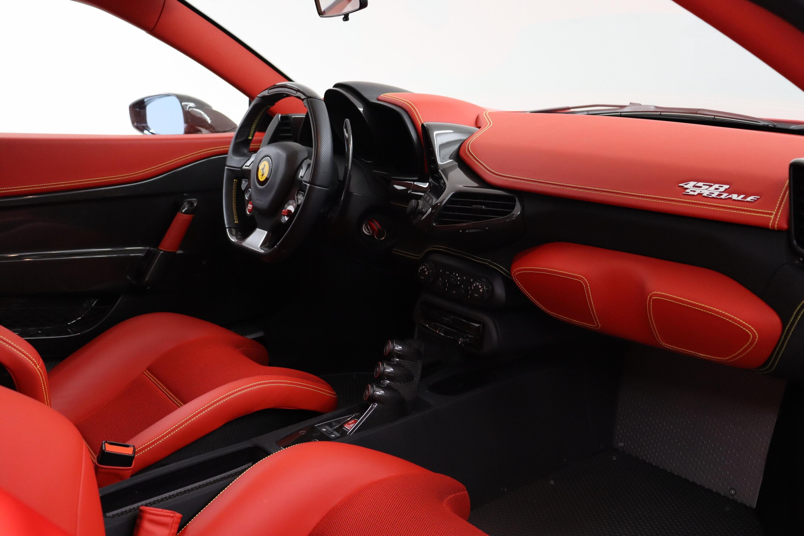 2015 Ferrari 458 Speciale — Photo 13 / 17