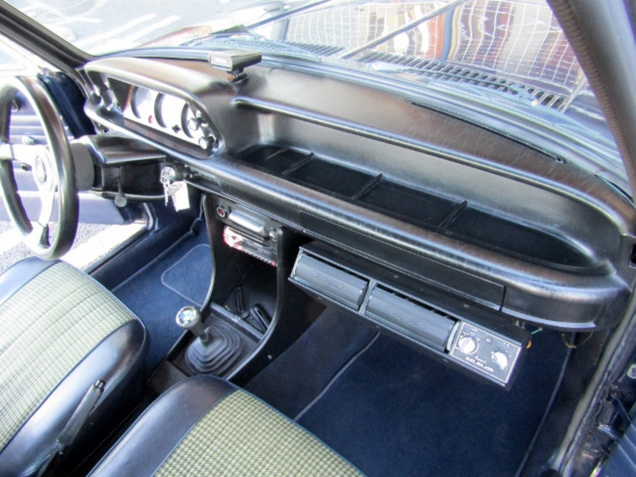 1977 BMW 2002 — Photo 12 / 15