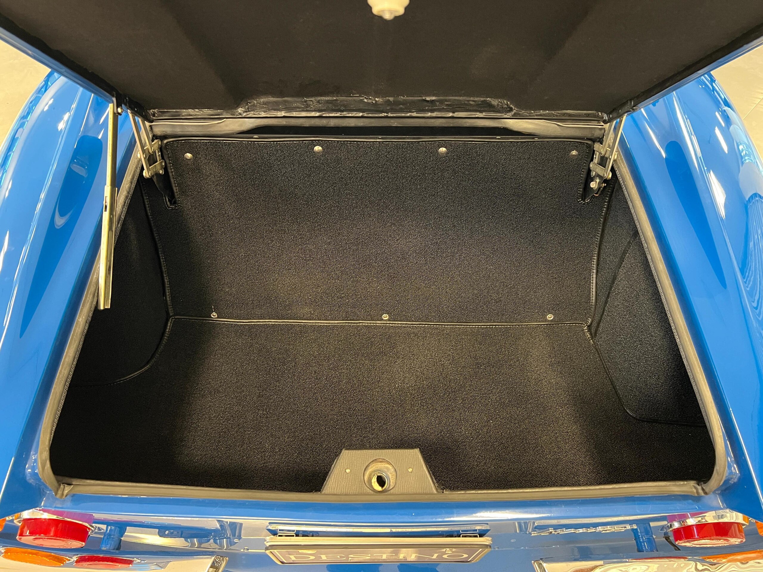 1971 Ferrari DINO 246GT — Photo 15 / 15