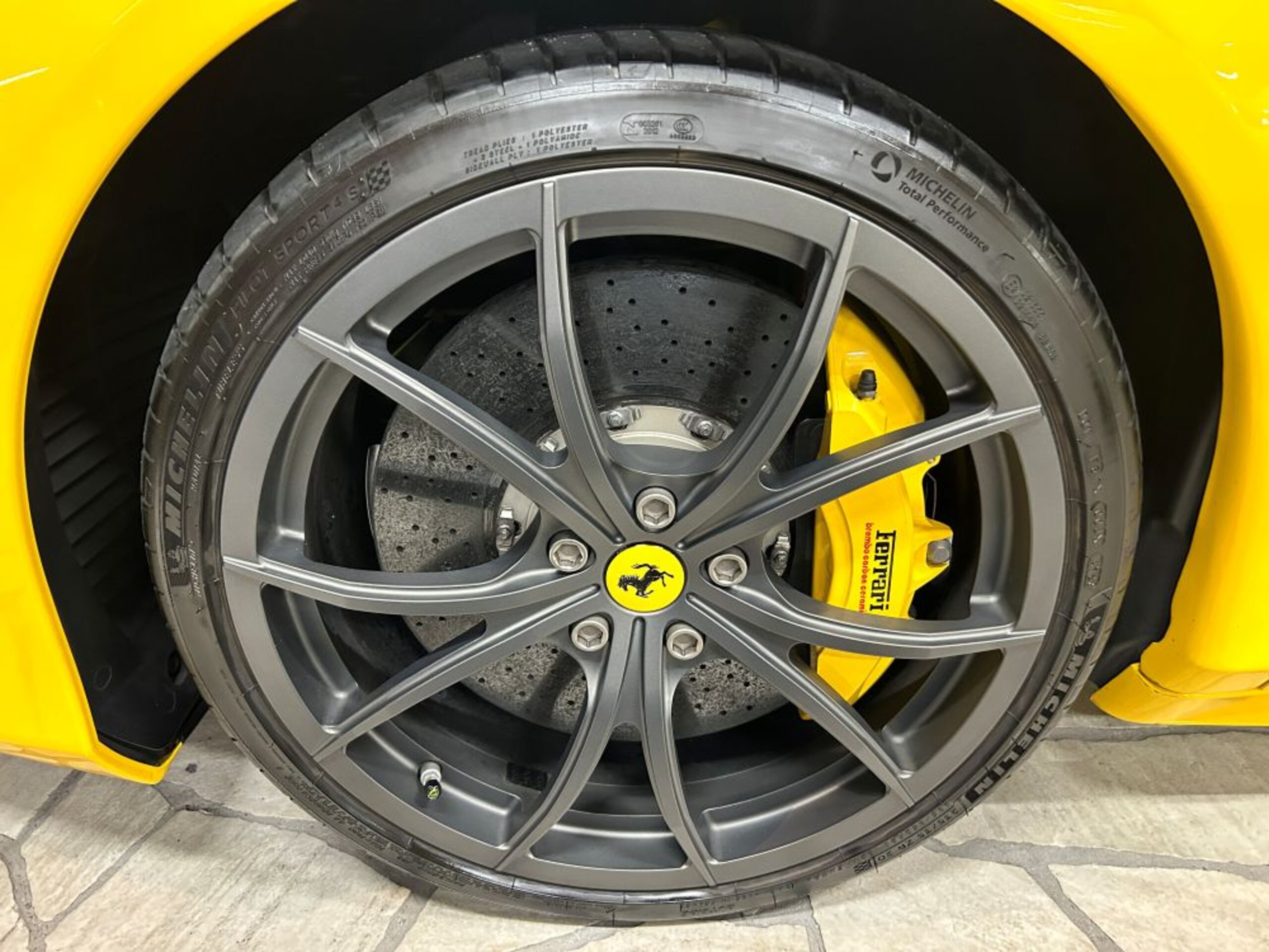 2013 Ferrari 458 Italia F1 DCT — Photo 14 / 16