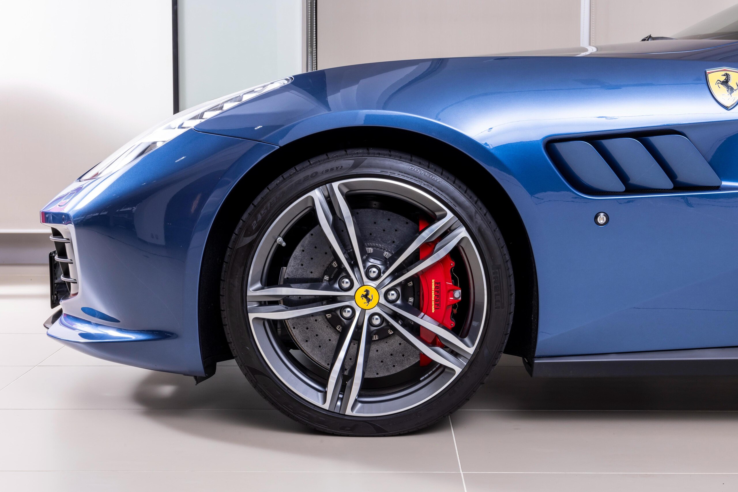 2020 Ferrari GTC4Lusso — Photo 18 / 21