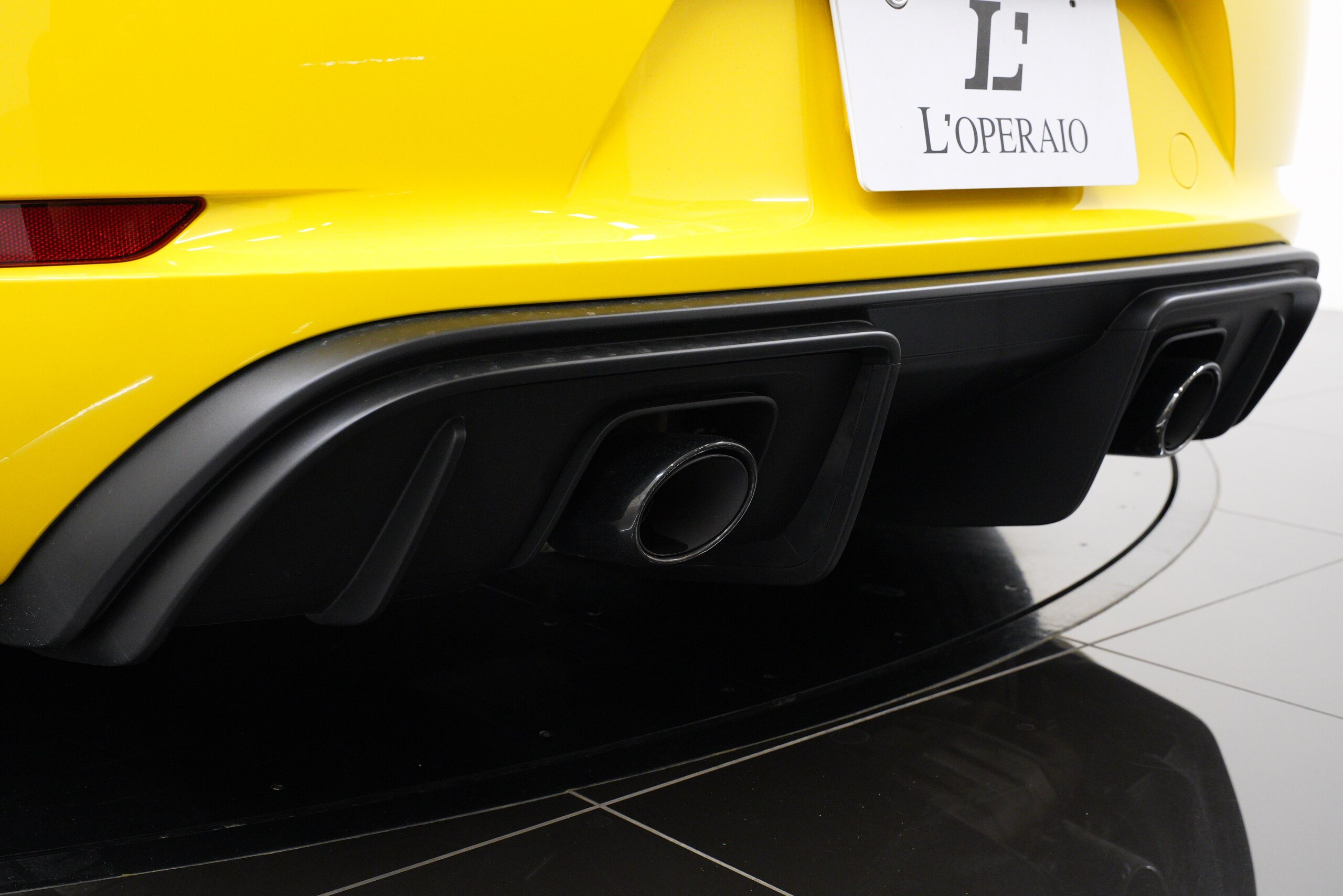 2022 Porsche 718 Cayman GT4 — Photo 29 / 35
