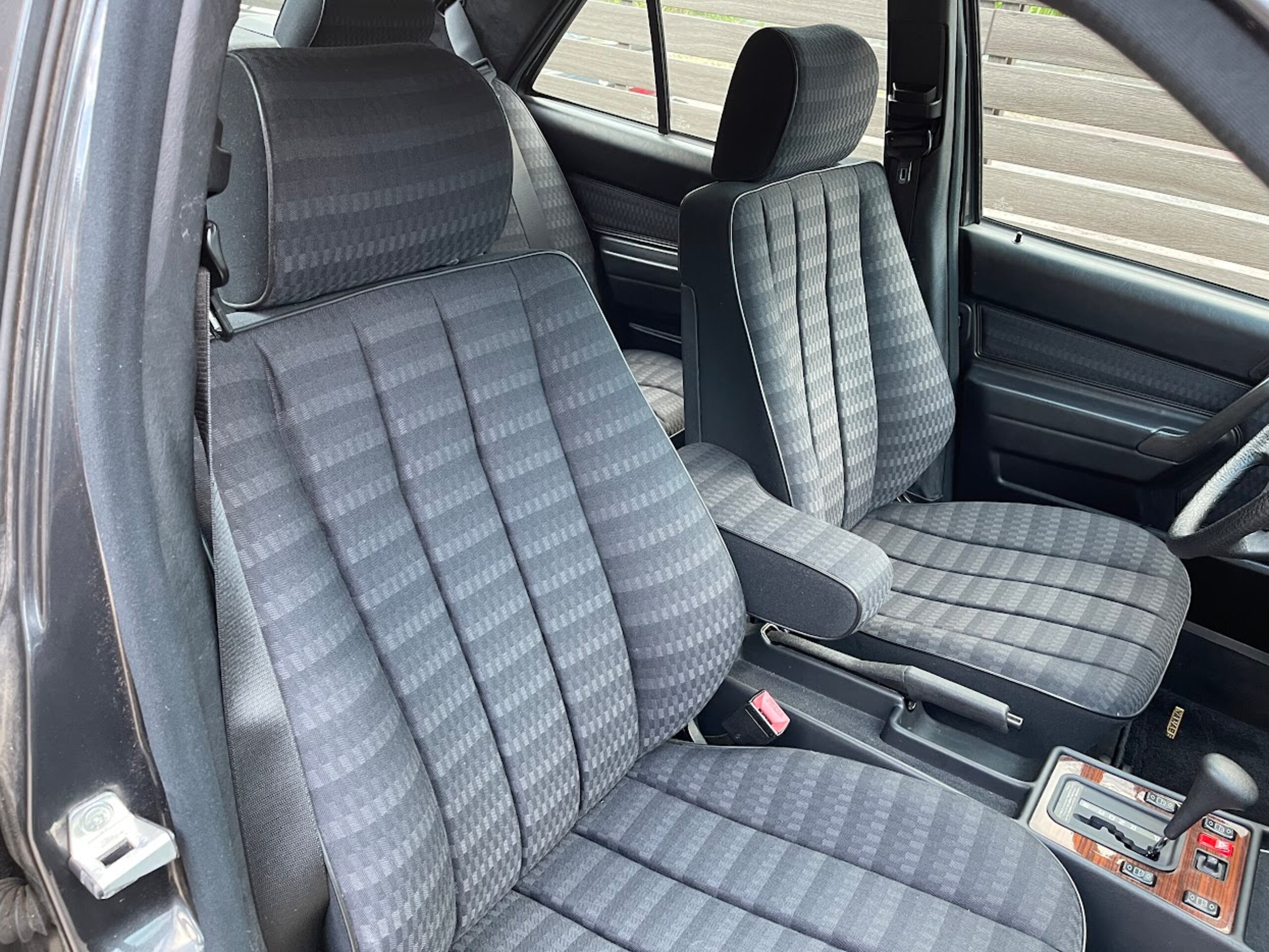 1991 Mercedes Benz 190E — Photo 15 / 17