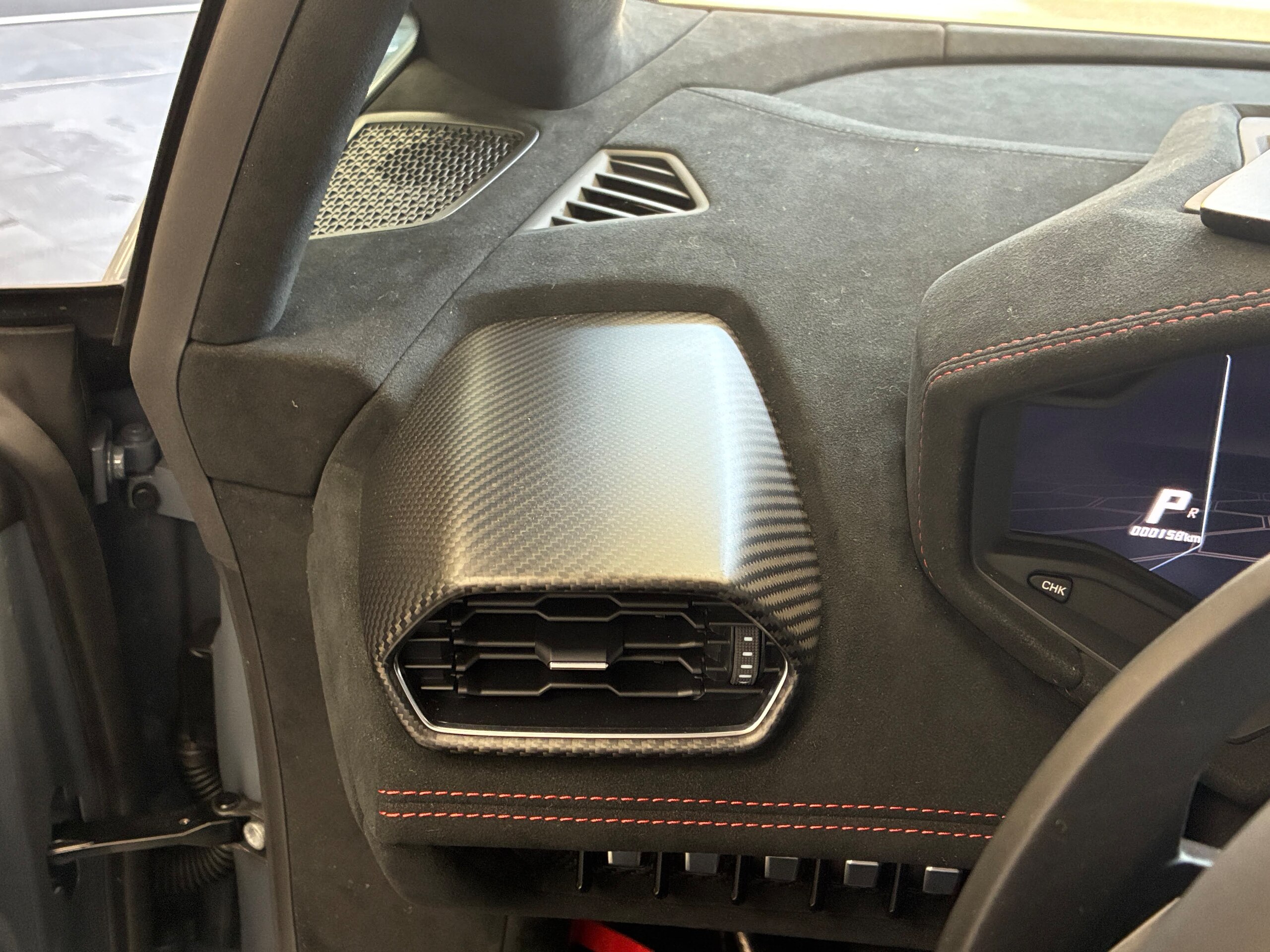 2022 Lamborghini Huracán STO — Photo 10 / 18