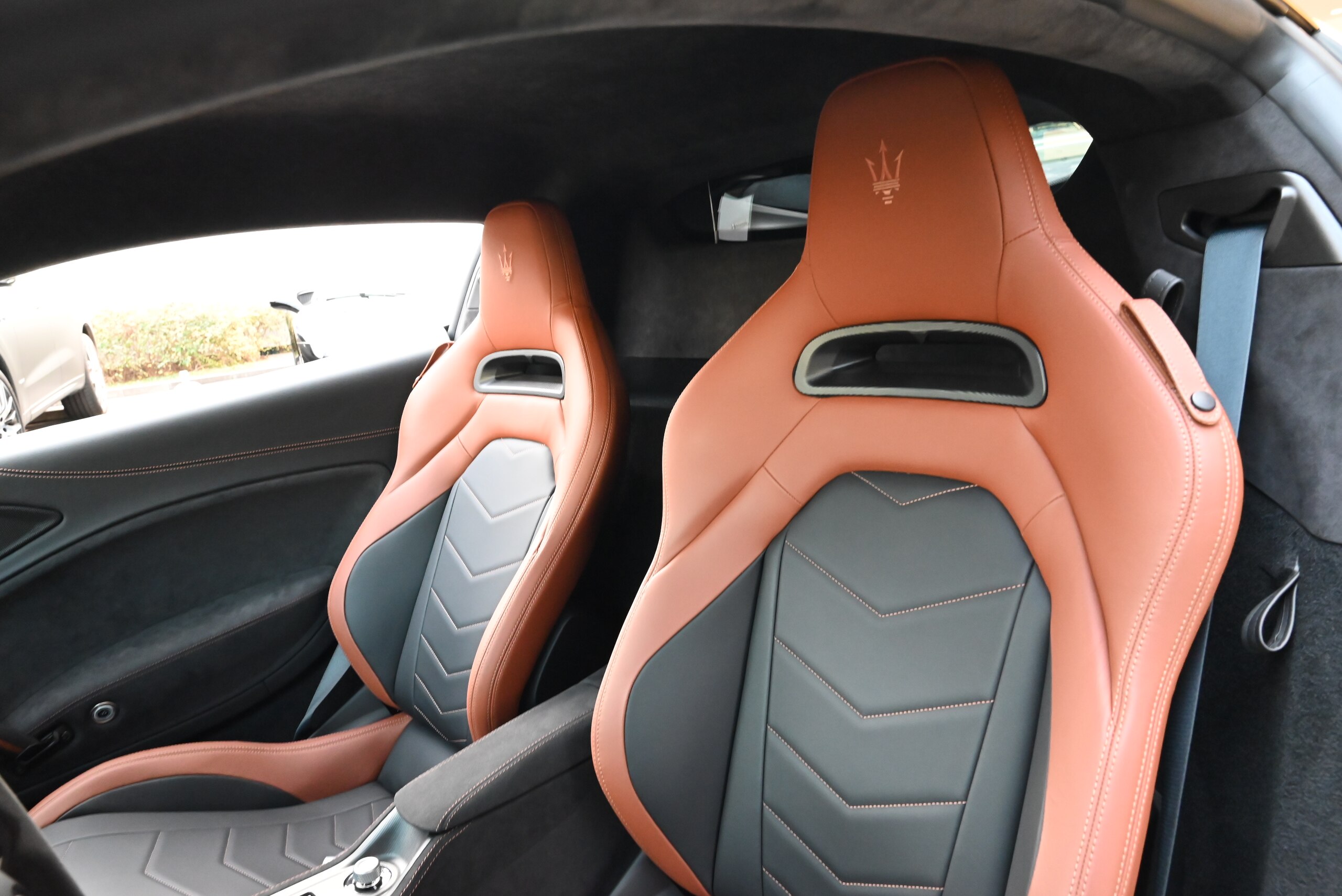 2022 Maserati MC20 — Photo 8 / 23