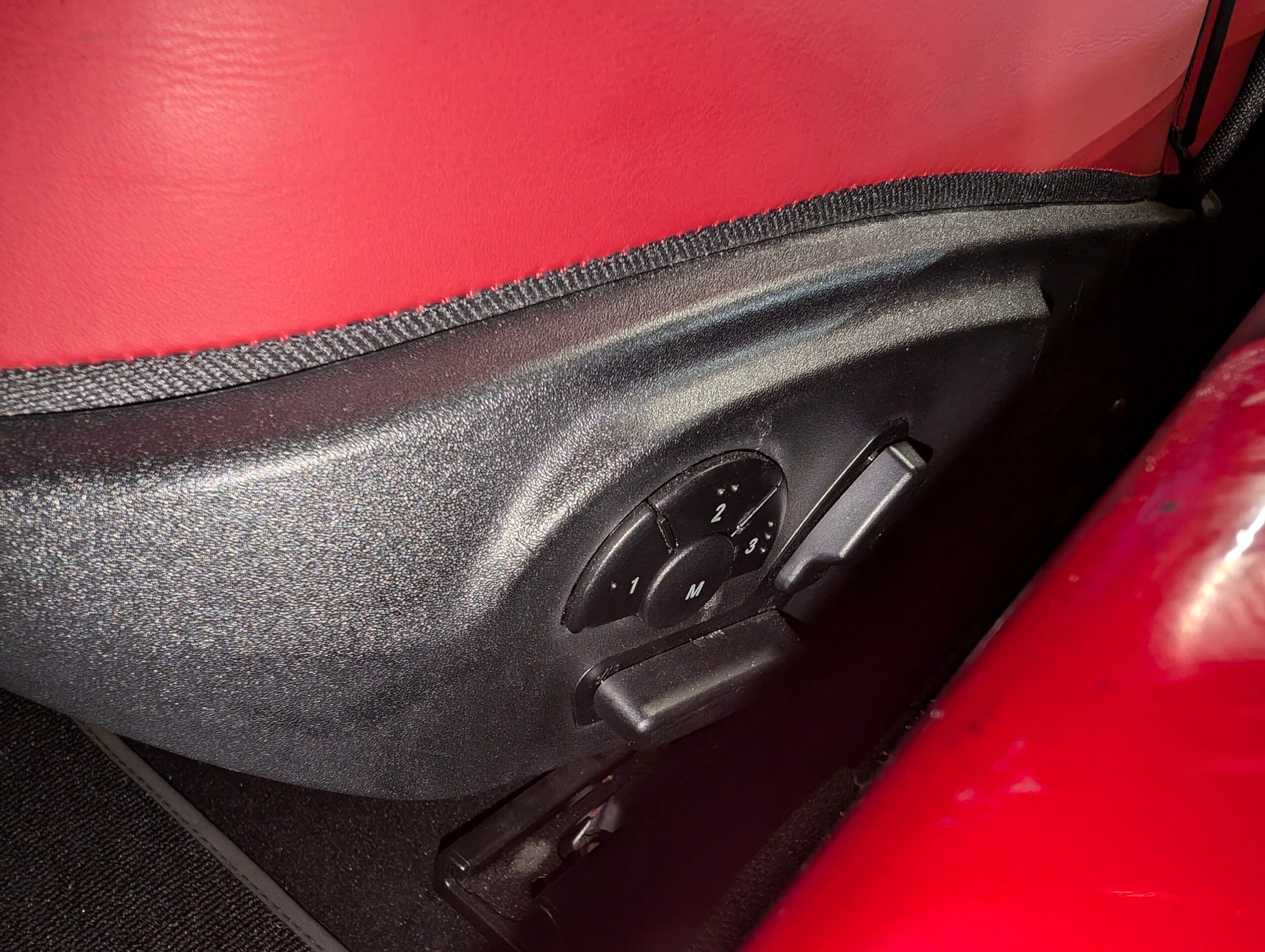 2010 Mercedes Benz SLS AMG — Photo 16 / 19