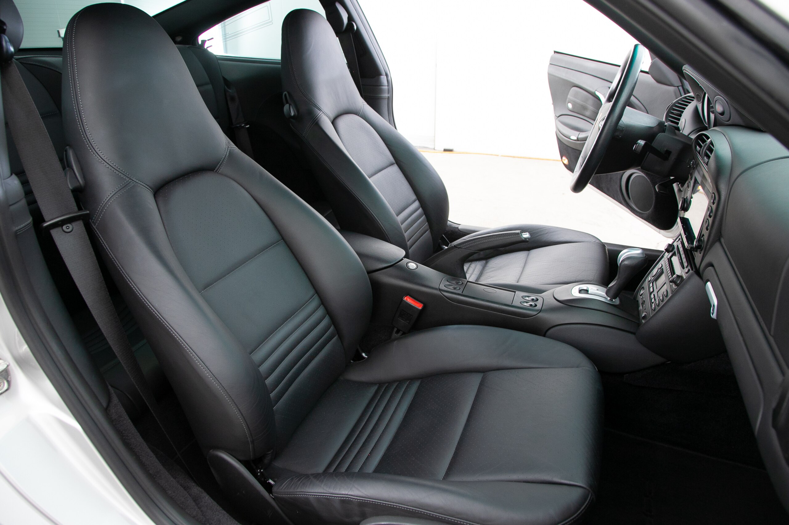 2002 Porsche 911 Carrera 4 — Photo 15 / 20