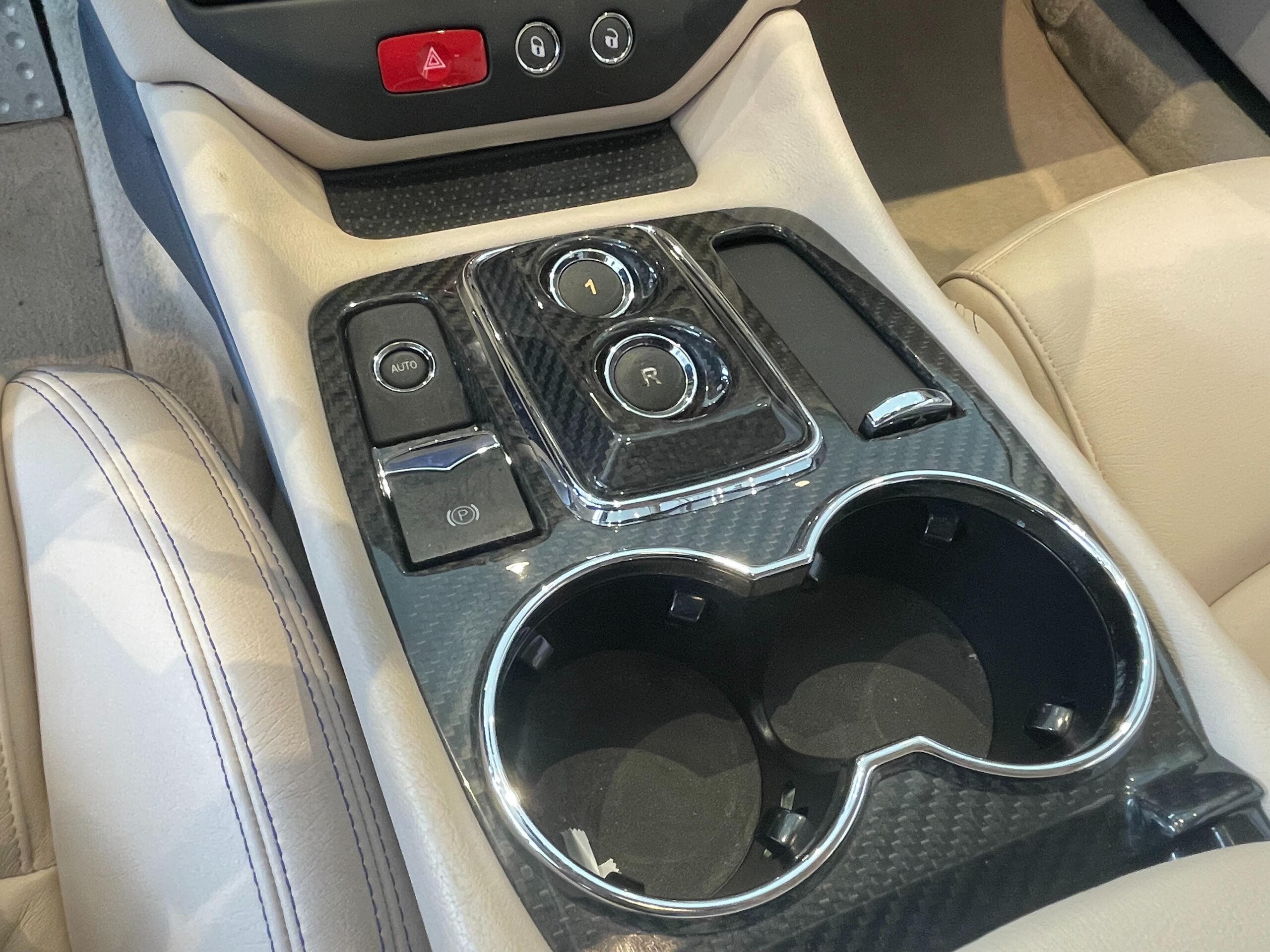 2017 Maserati Granturismo MC Stradale — Photo 10 / 17