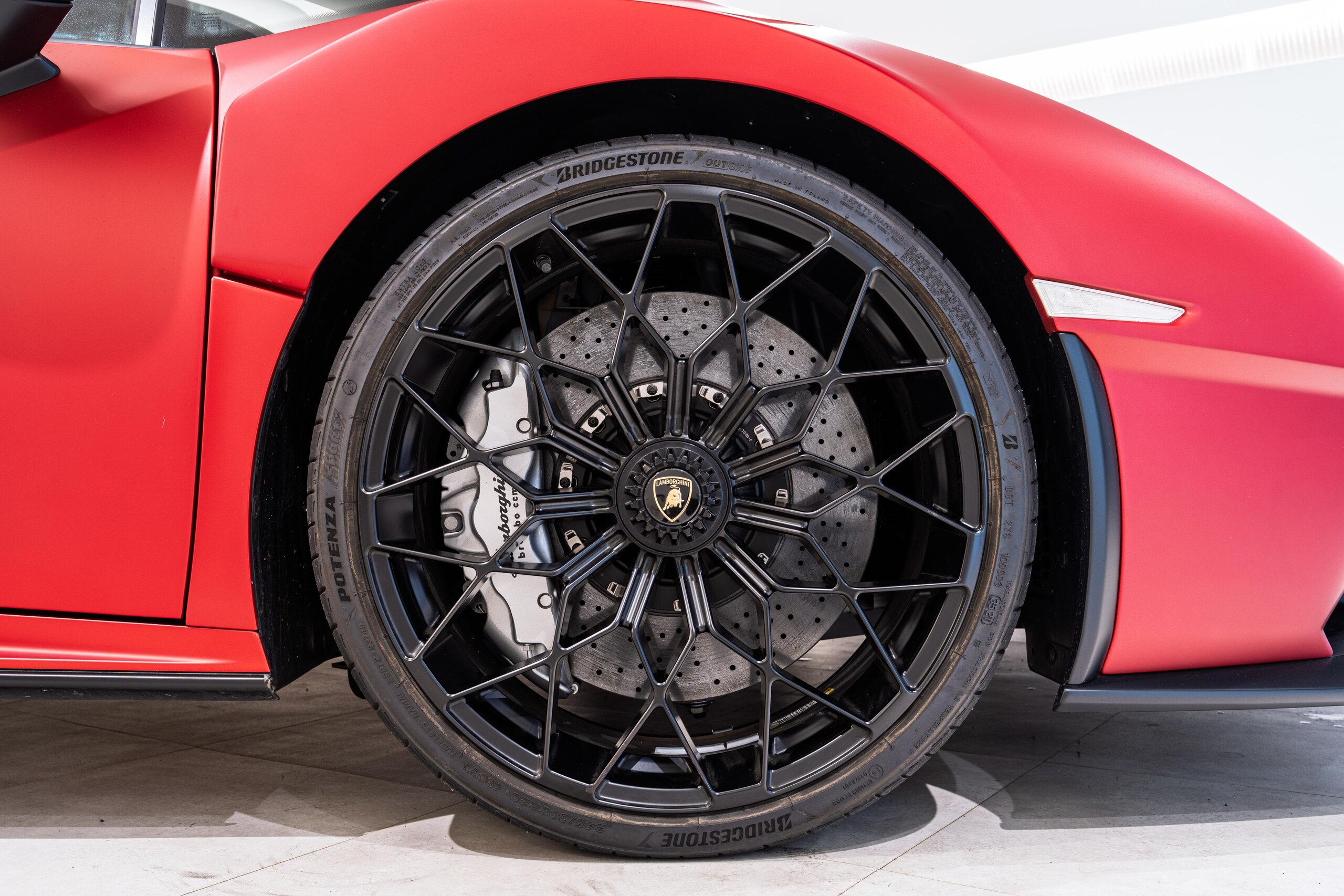 2022 Lamborghini Huracán STO — Photo 8 / 28