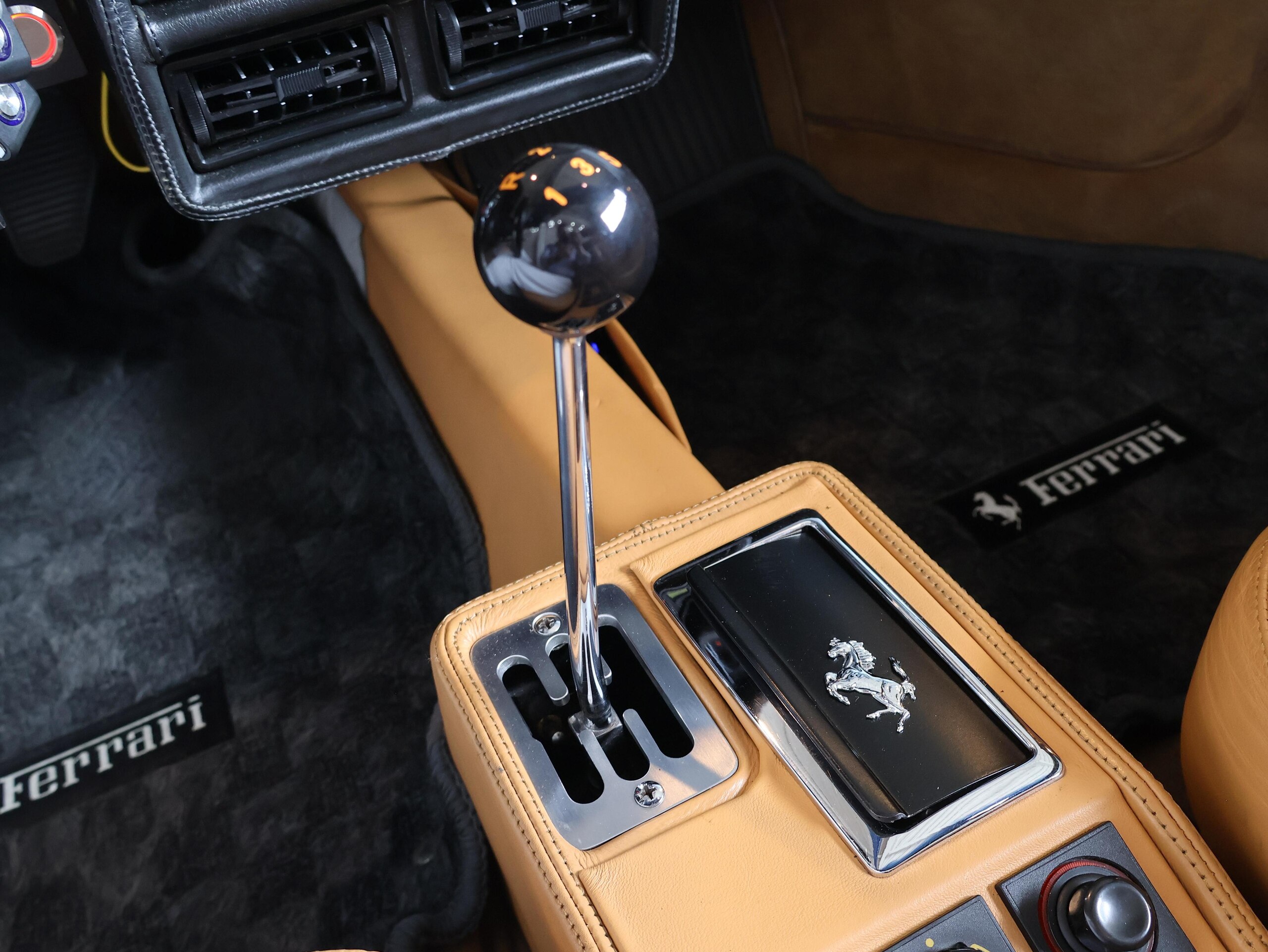 1989 Ferrari 328GTS — Photo 25 / 52