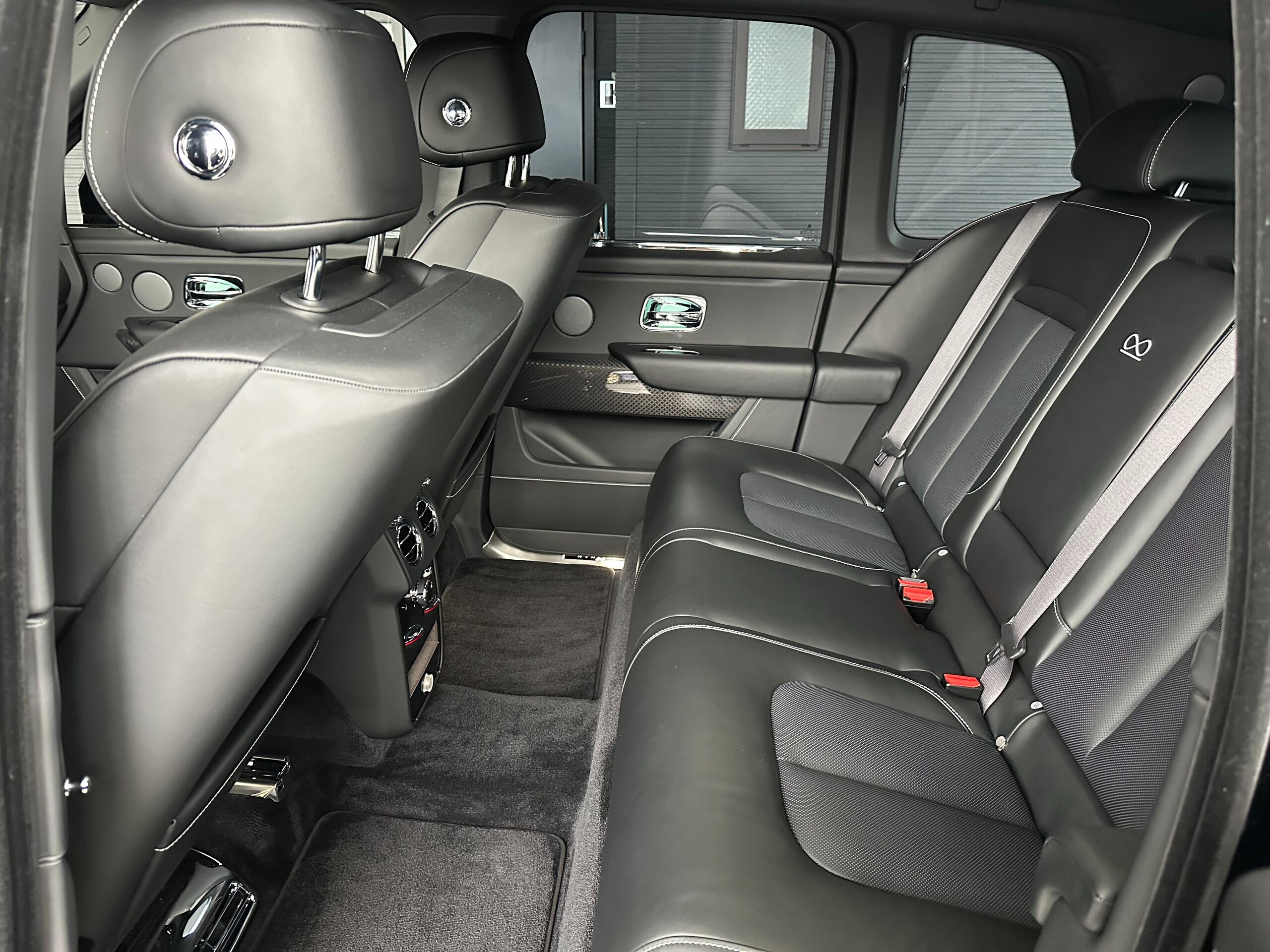 2025 Rolls-Royce Cullinan — Photo 17 / 22