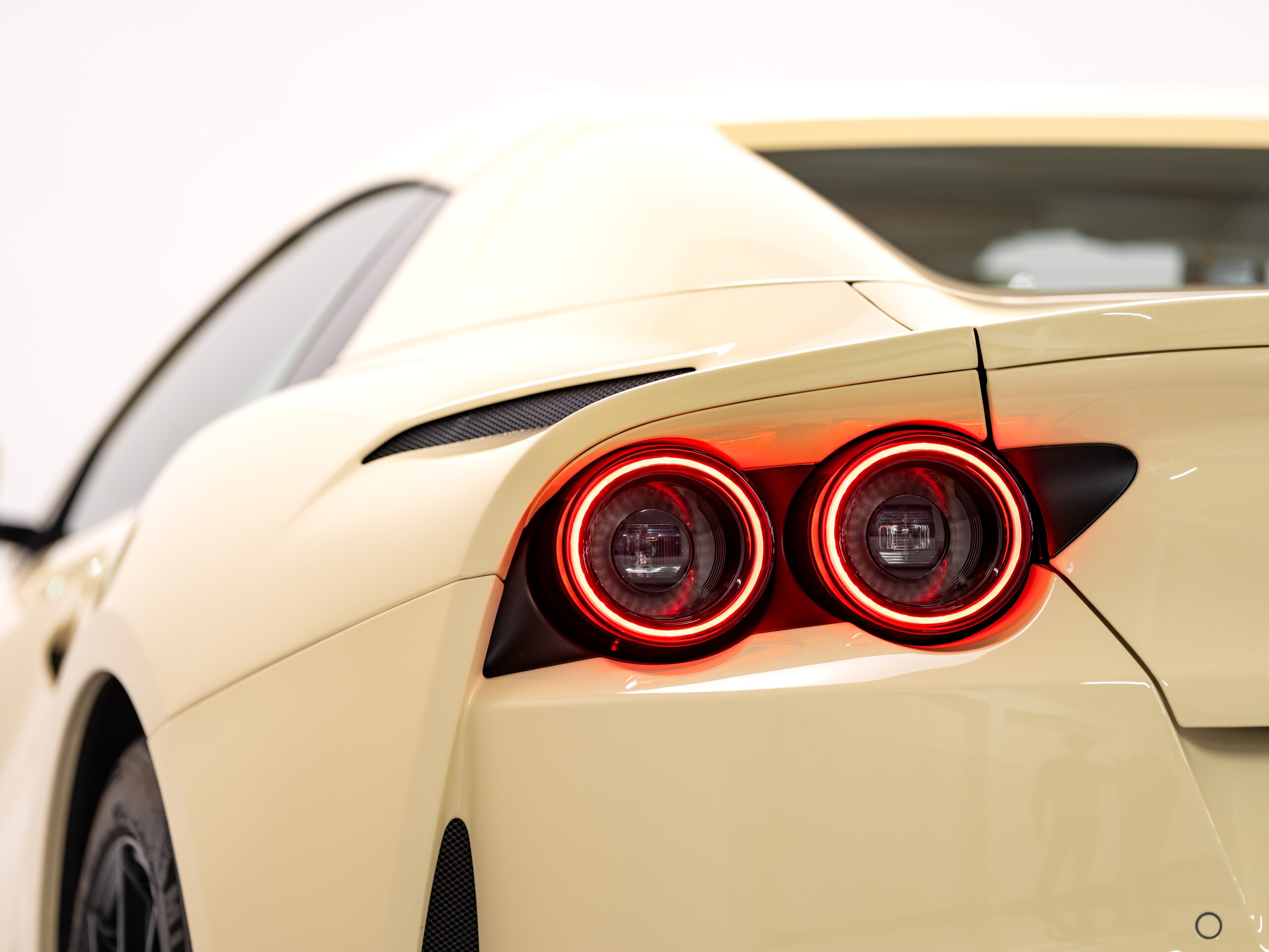 2023 Ferrari 812GTS — Photo 22 / 32