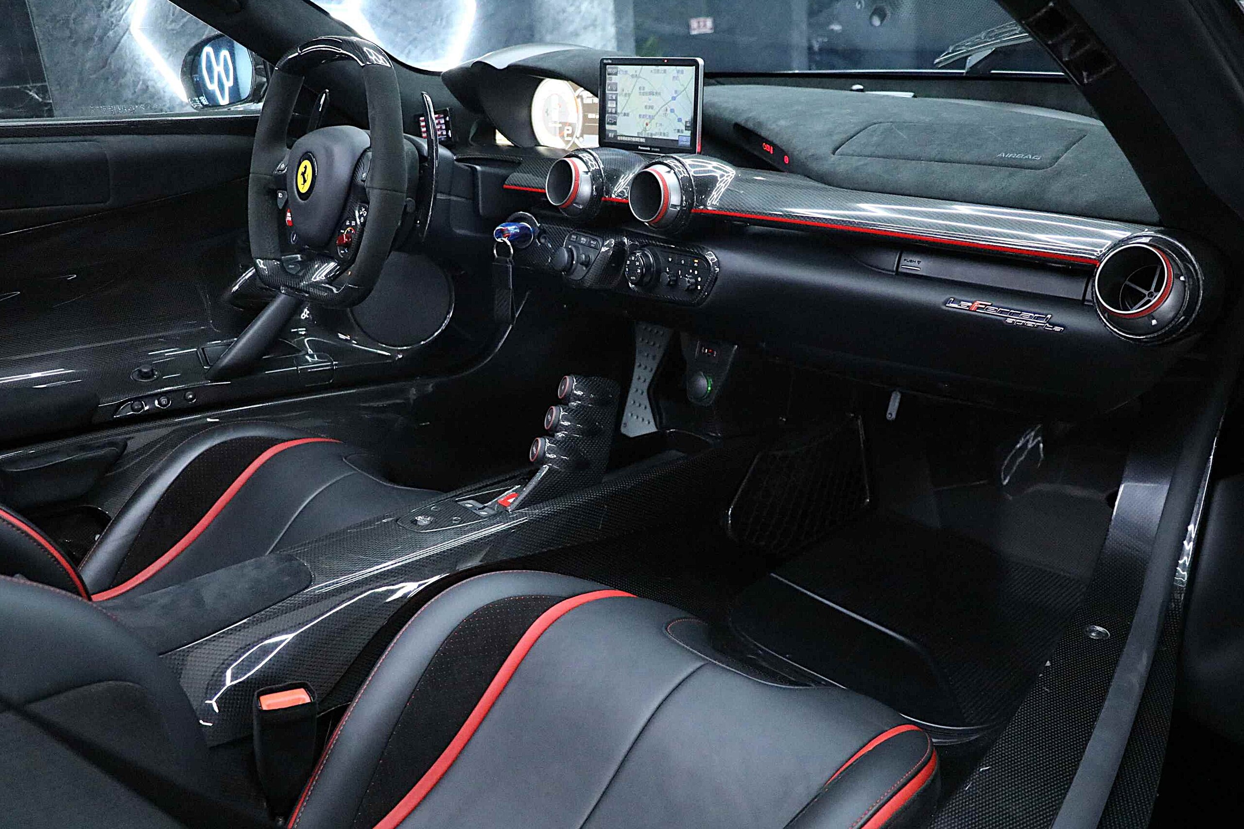 2017 Ferrari LaFerrari — Photo 12 / 26