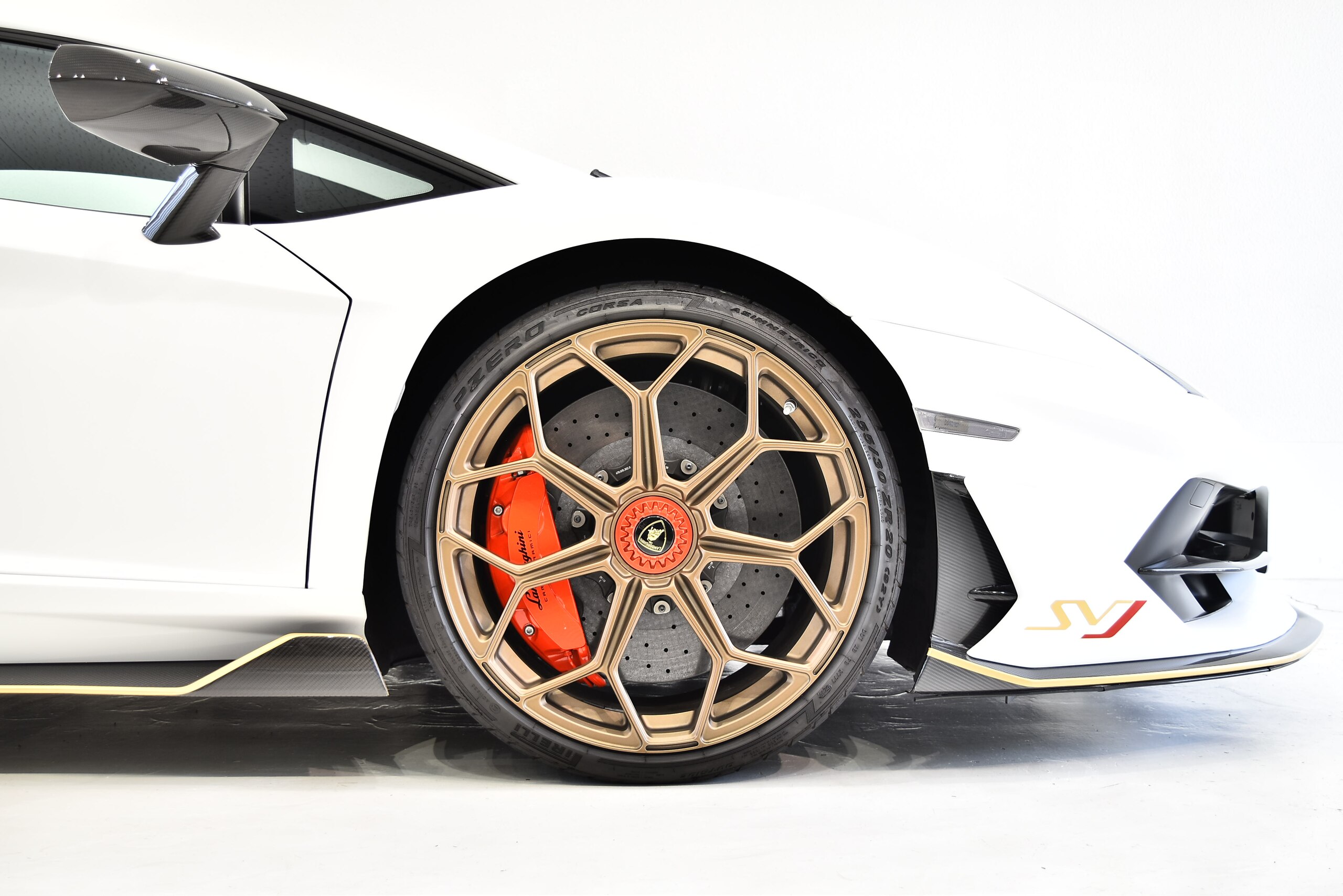 2019 Lamborghini Aventador SVJ — Photo 17 / 19