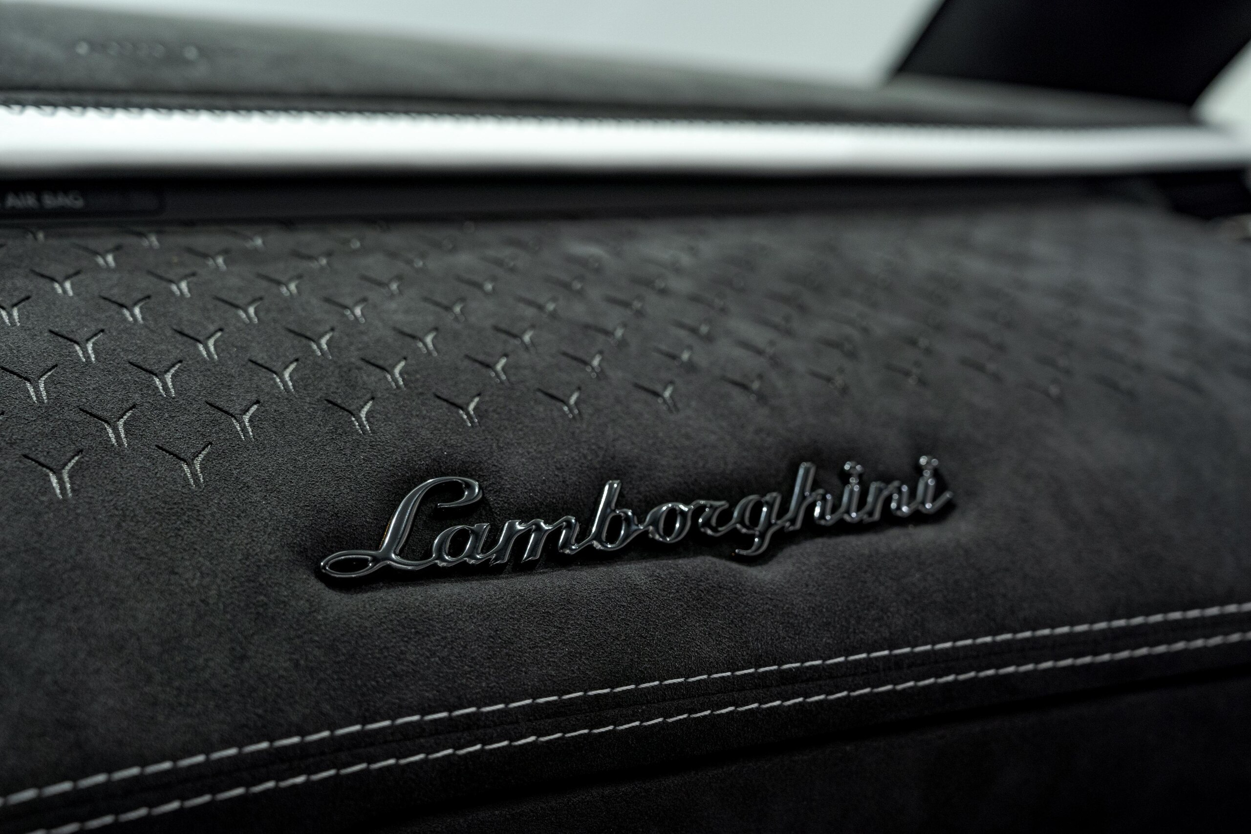 2022 Lamborghini Aventador Roadster LP780-4 Ultimae — Photo 32 / 39