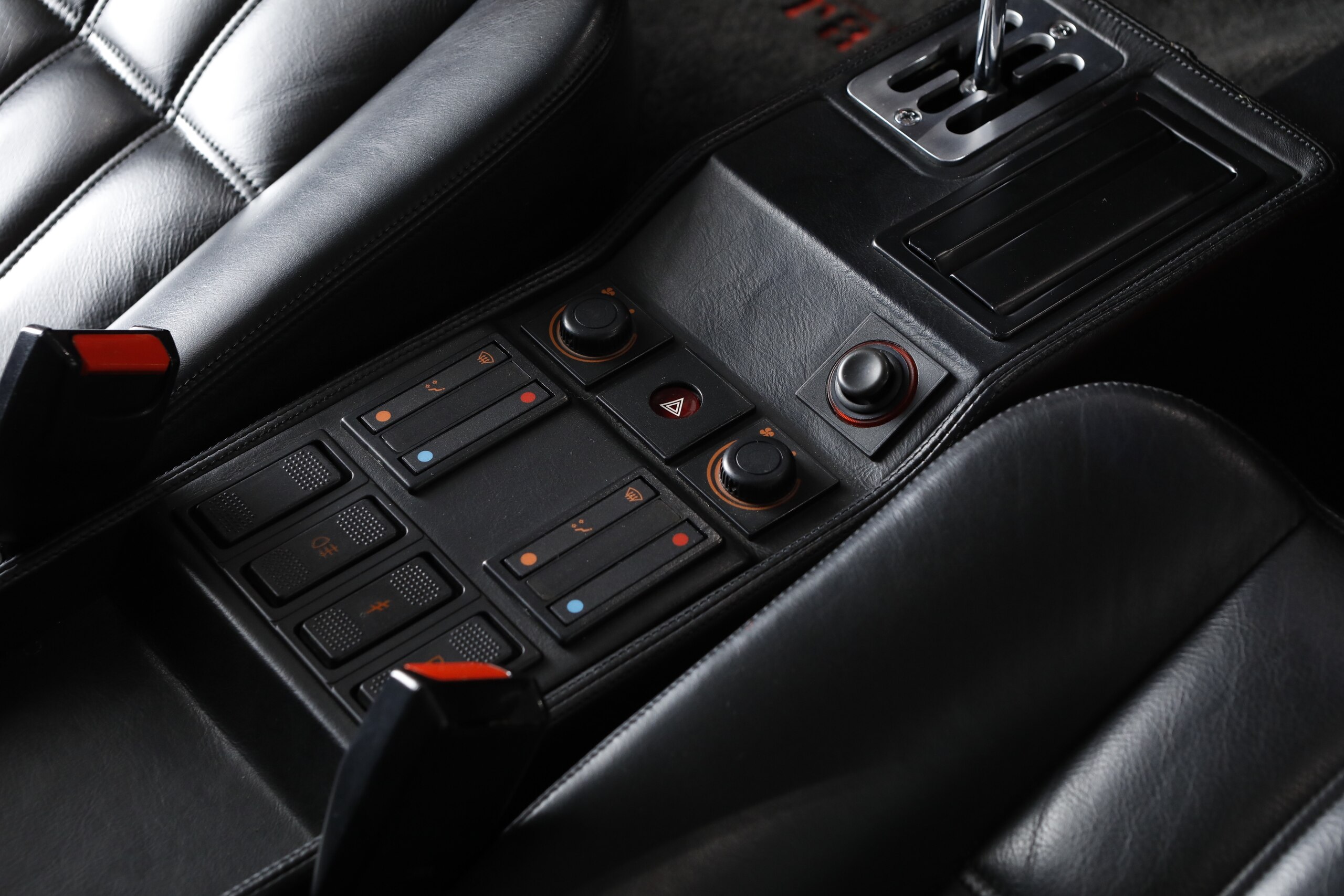 1989 Ferrari 208 GTB Turbo — Photo 10 / 25